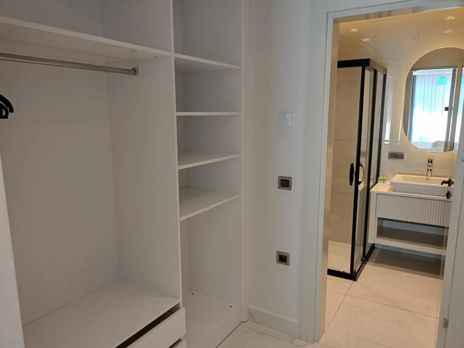 Bed in Elite Luxury Suite & Spa