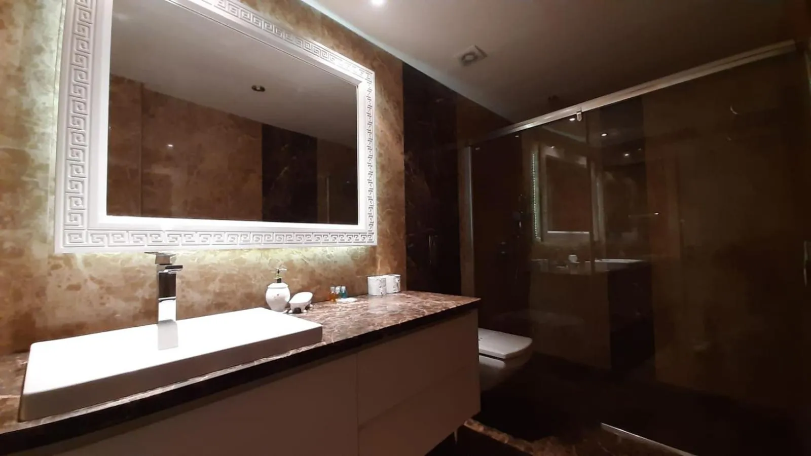 Elite Luxury Suite & Spa