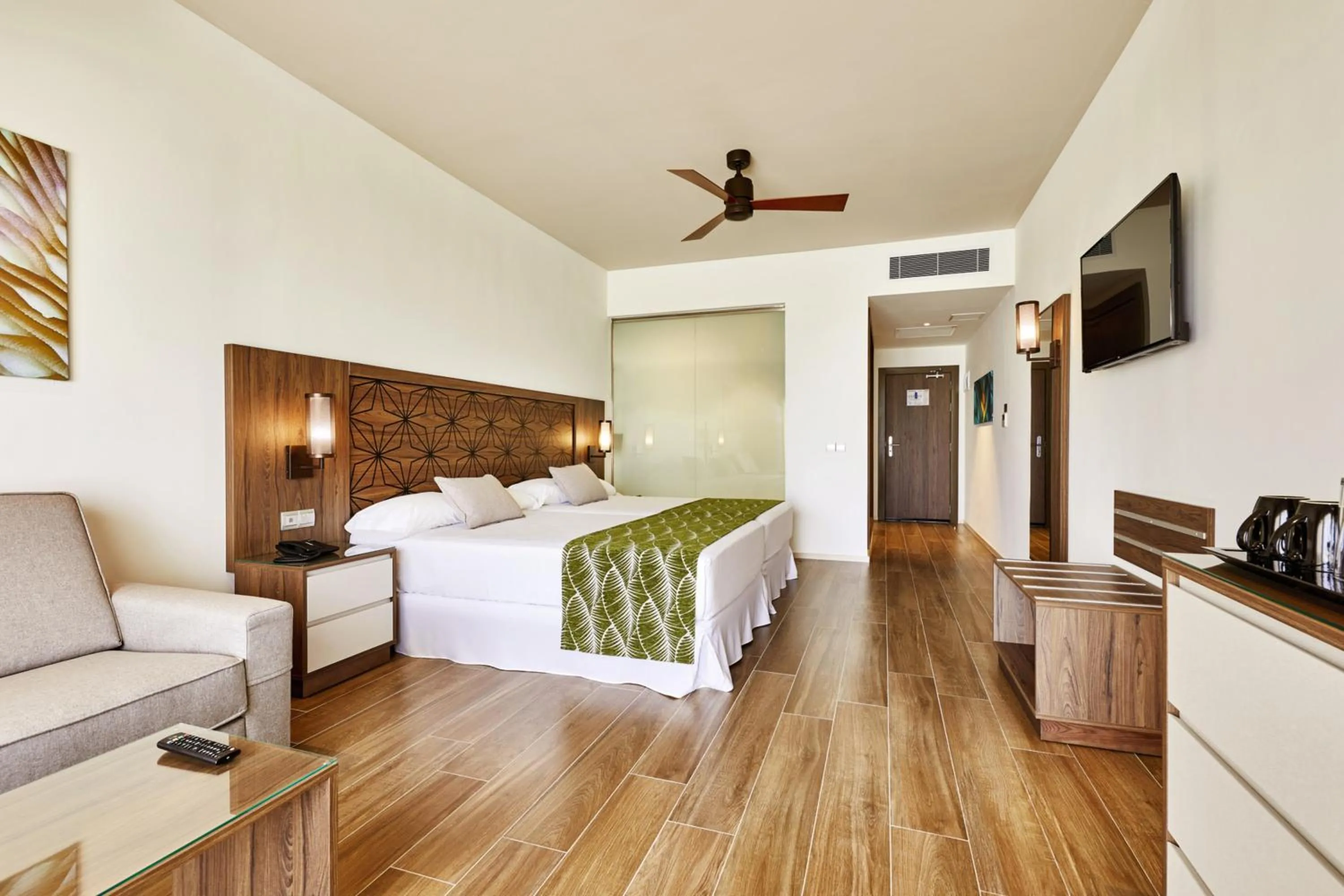 Bed in Riu Atoll-All Inclusive