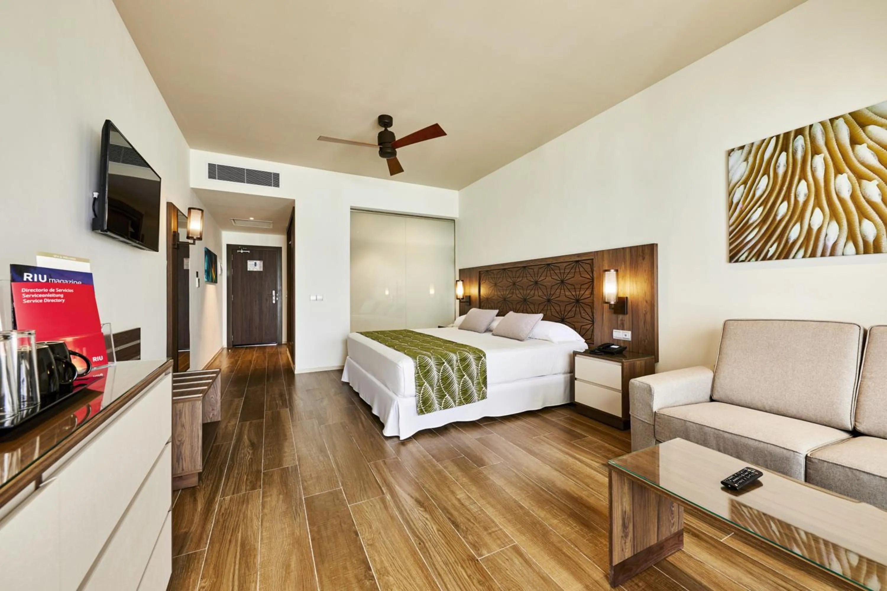 Bed in Riu Atoll-All Inclusive