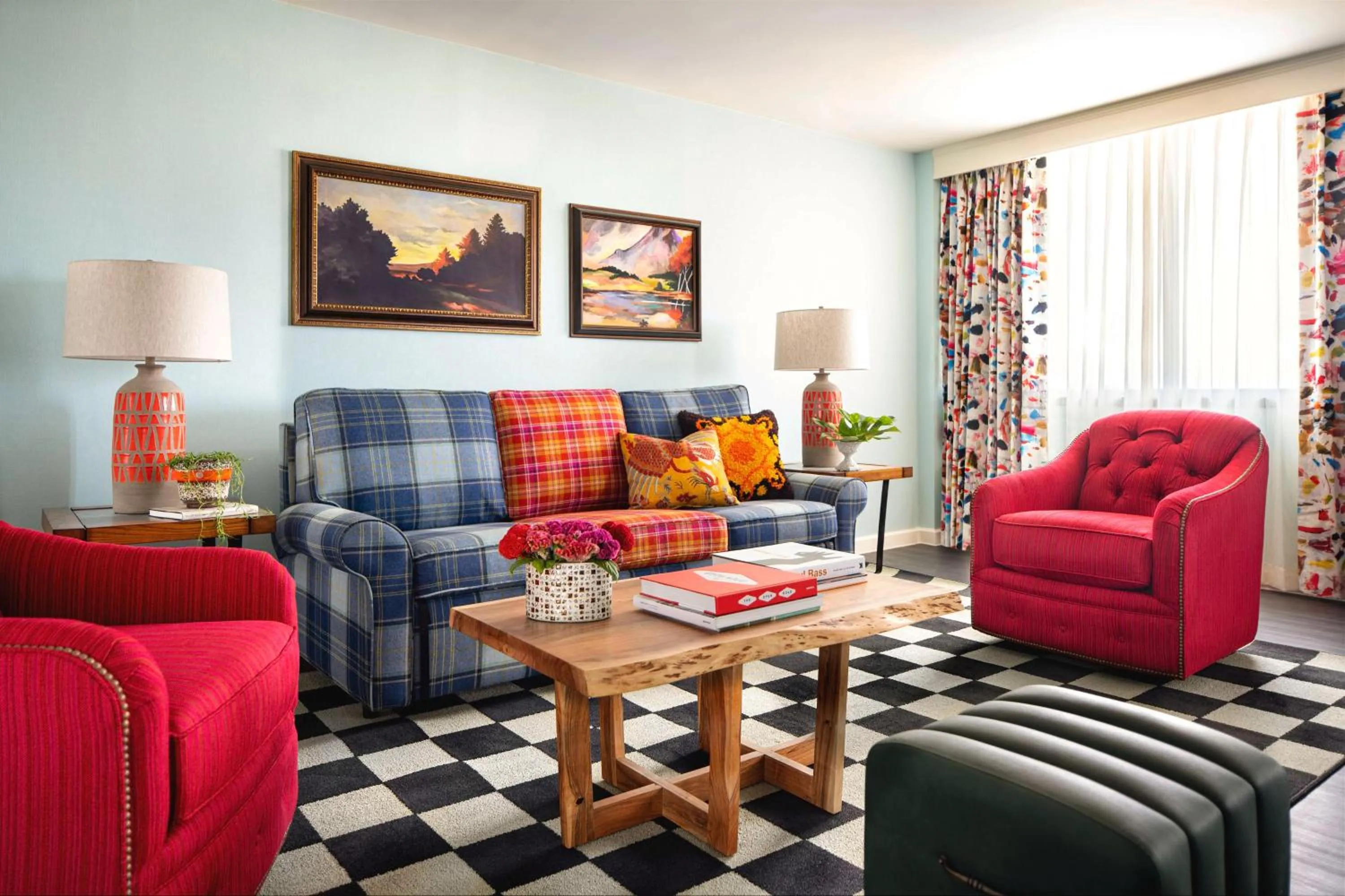 Living room in Graduate by Hilton Fayetteville, AR