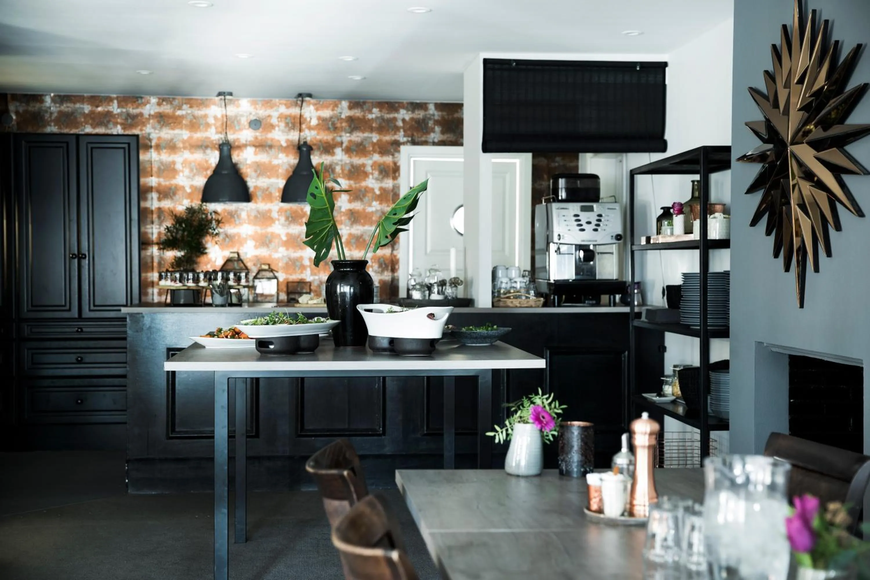 Restaurant/places to eat in Skjalm Hvide Hotel