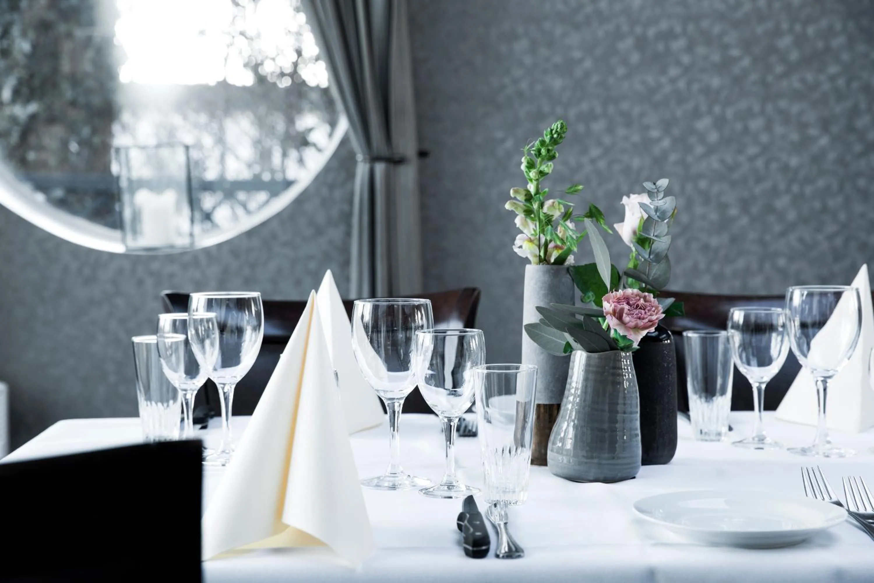 Restaurant/places to eat in Skjalm Hvide Hotel