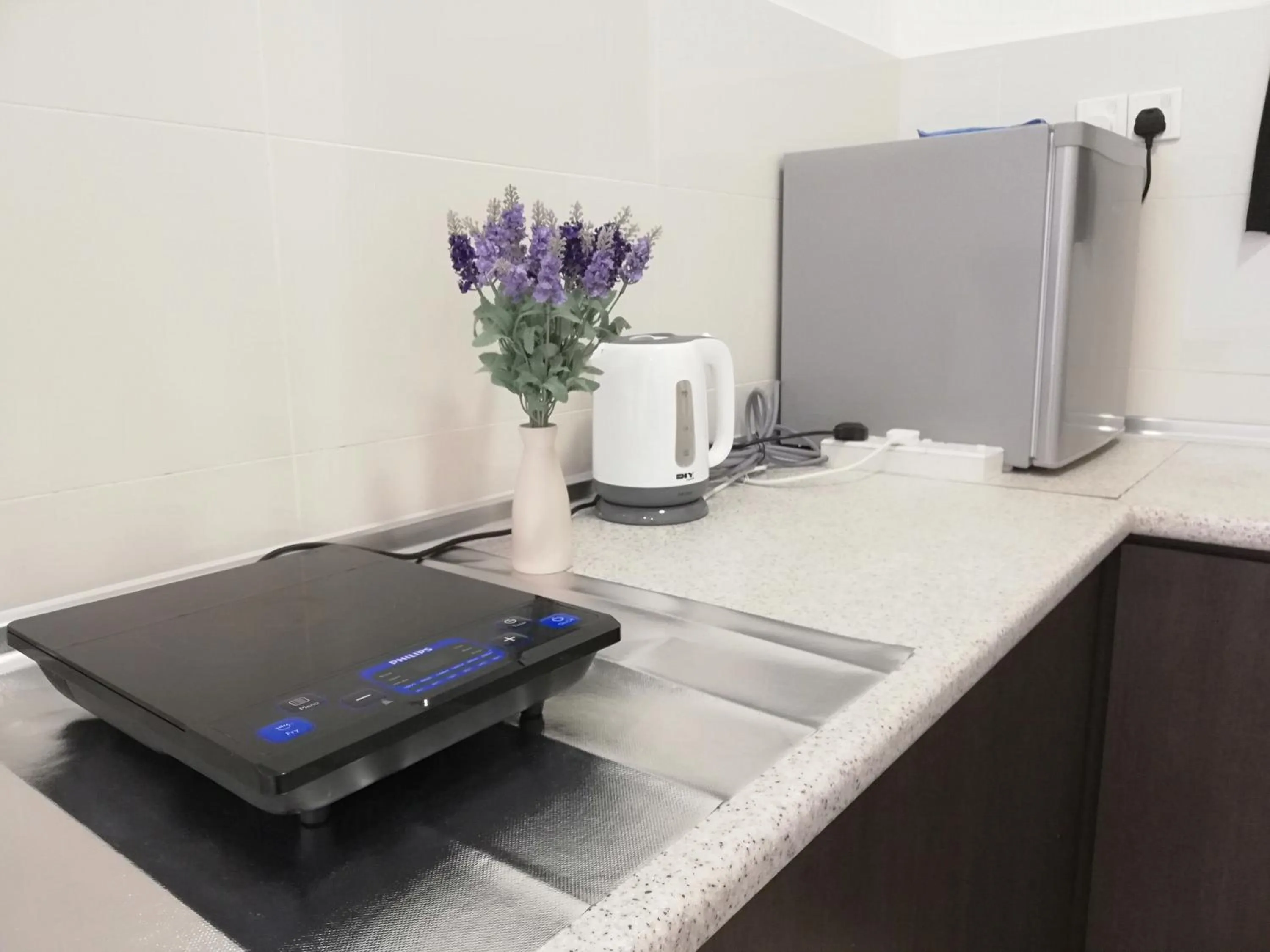 Kitchen or kitchenette in Puchong Skypod Residence, 1-4pax unit, Walking Distance to IOI Mall, 10min Drive to Sunway