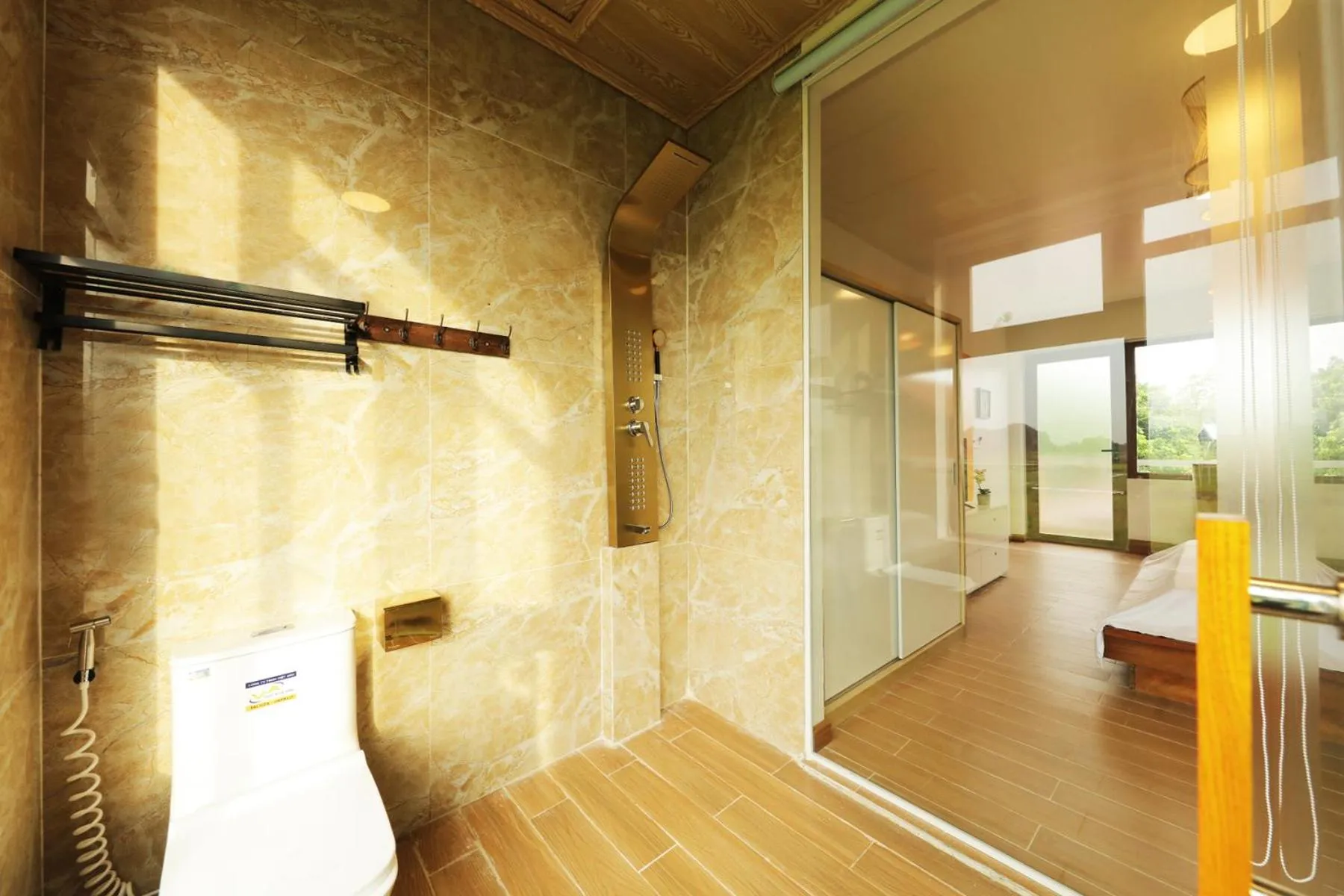 Shower in Trang An Ao Dai Homestay