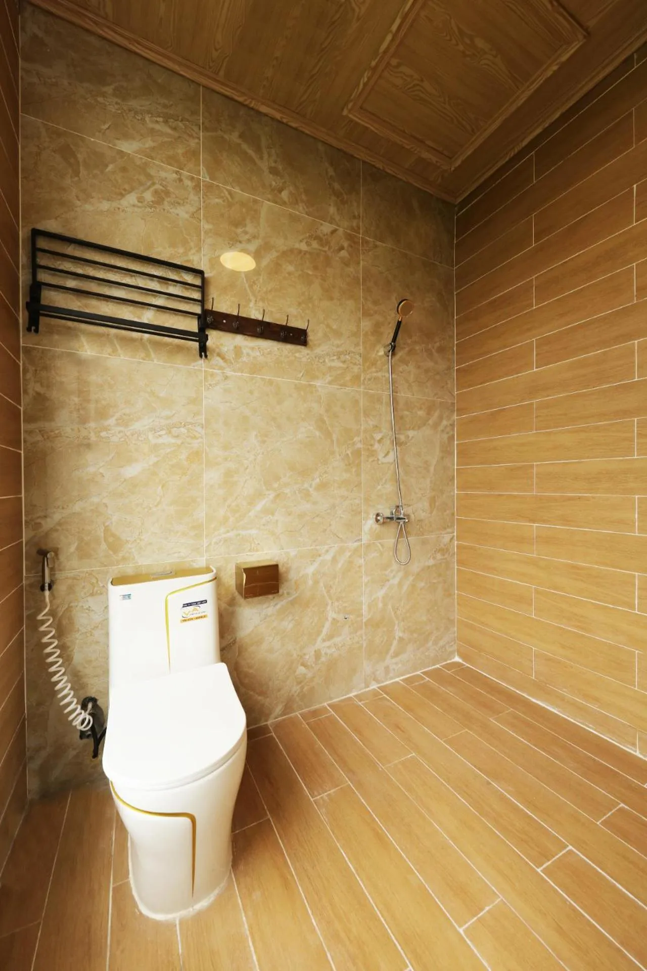 Shower in Trang An Ao Dai Homestay