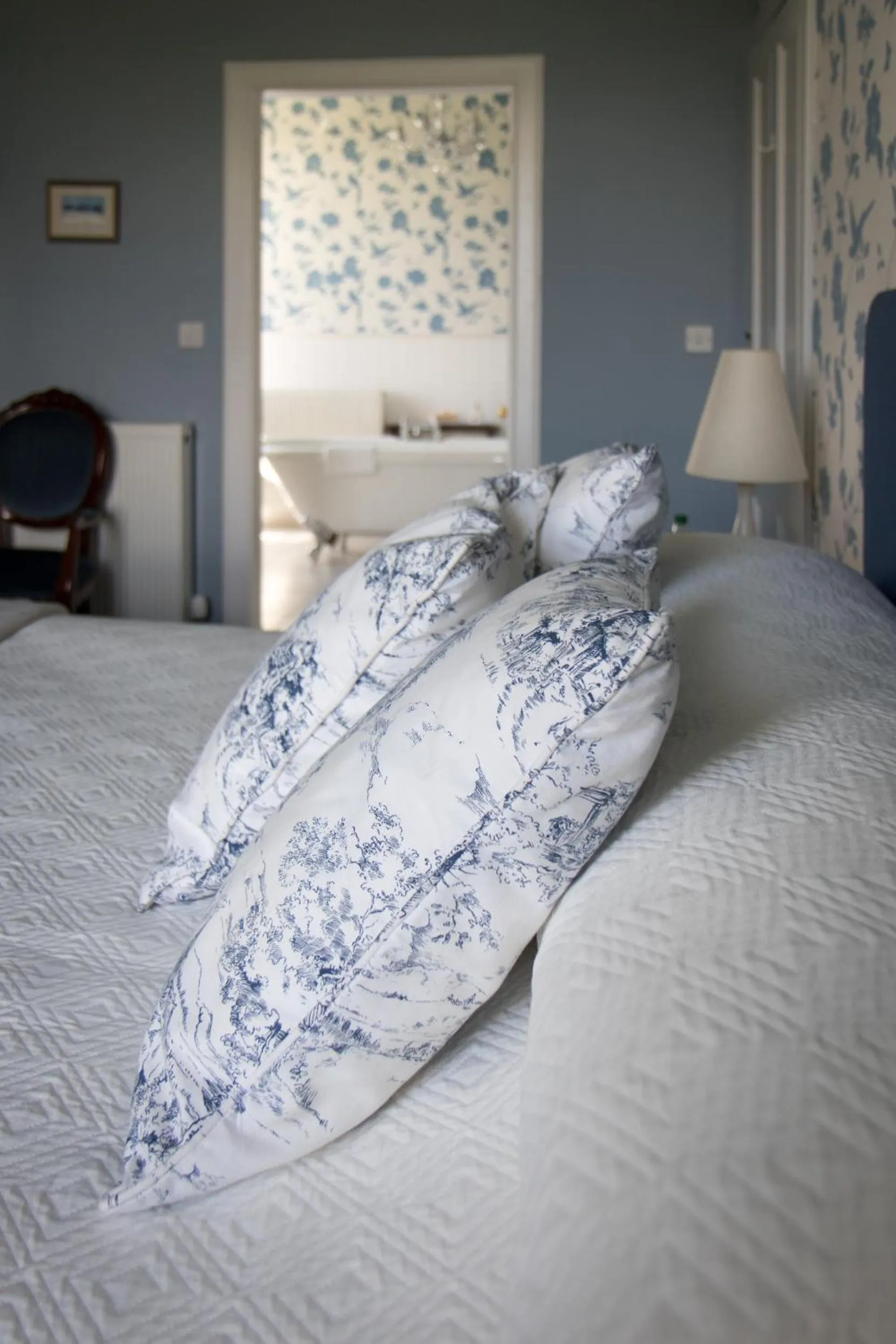 Bed in Whitehouse Country House