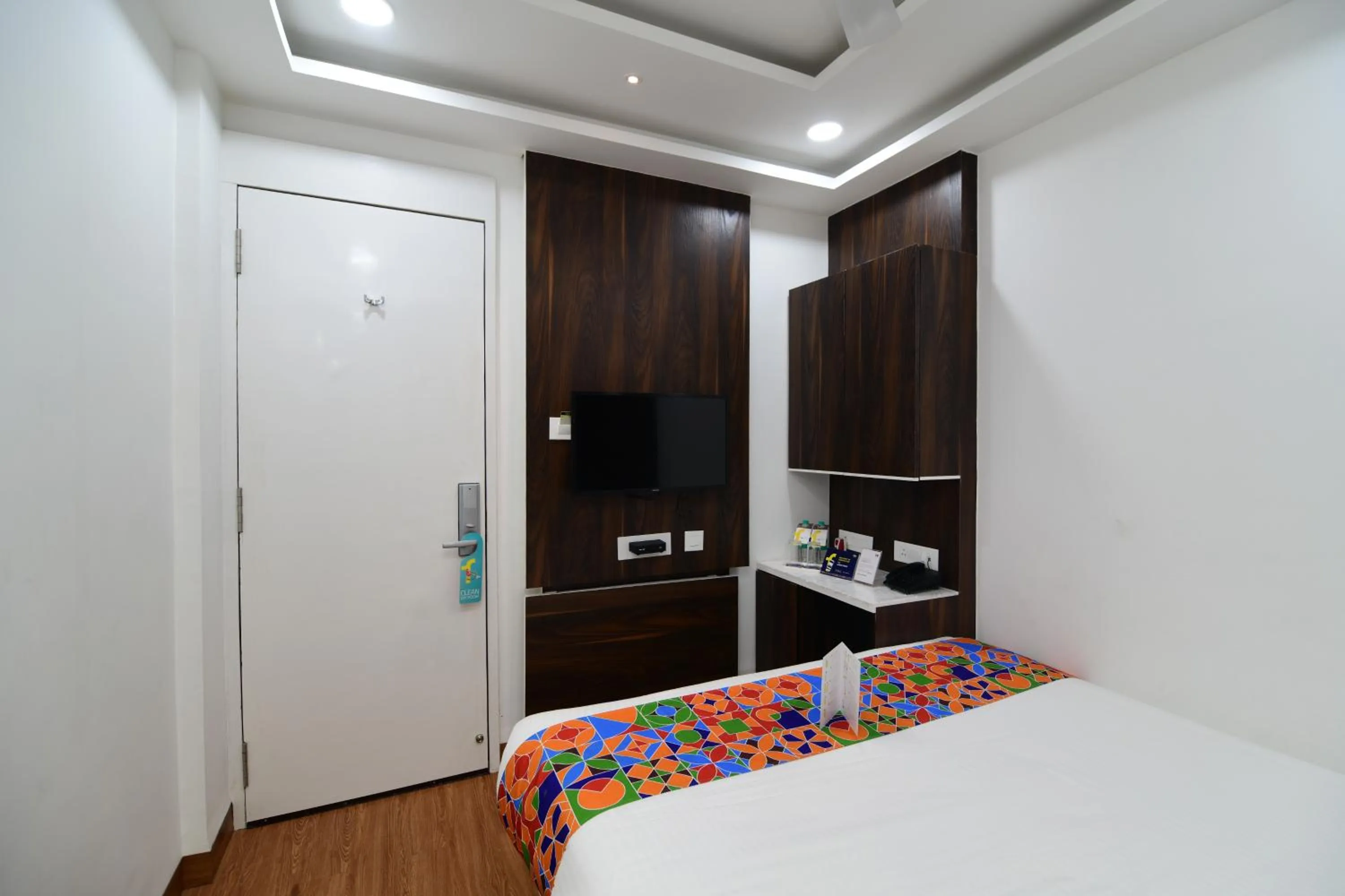 TV and multimedia in Hotel Om Stay Well