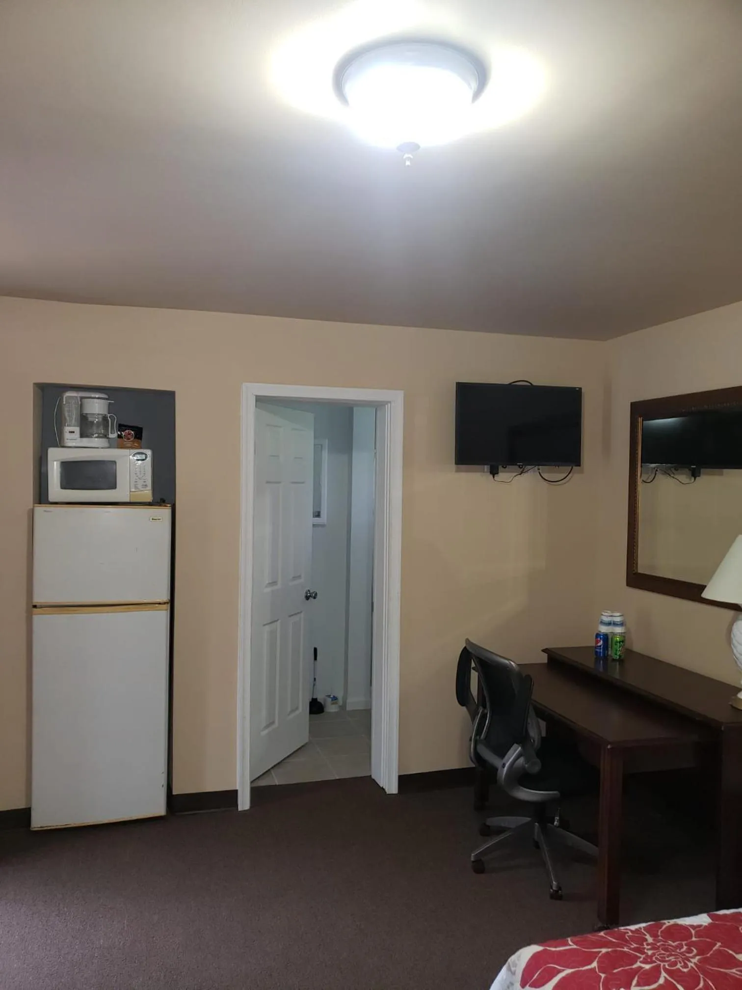 Bedroom in Clarysville Motel