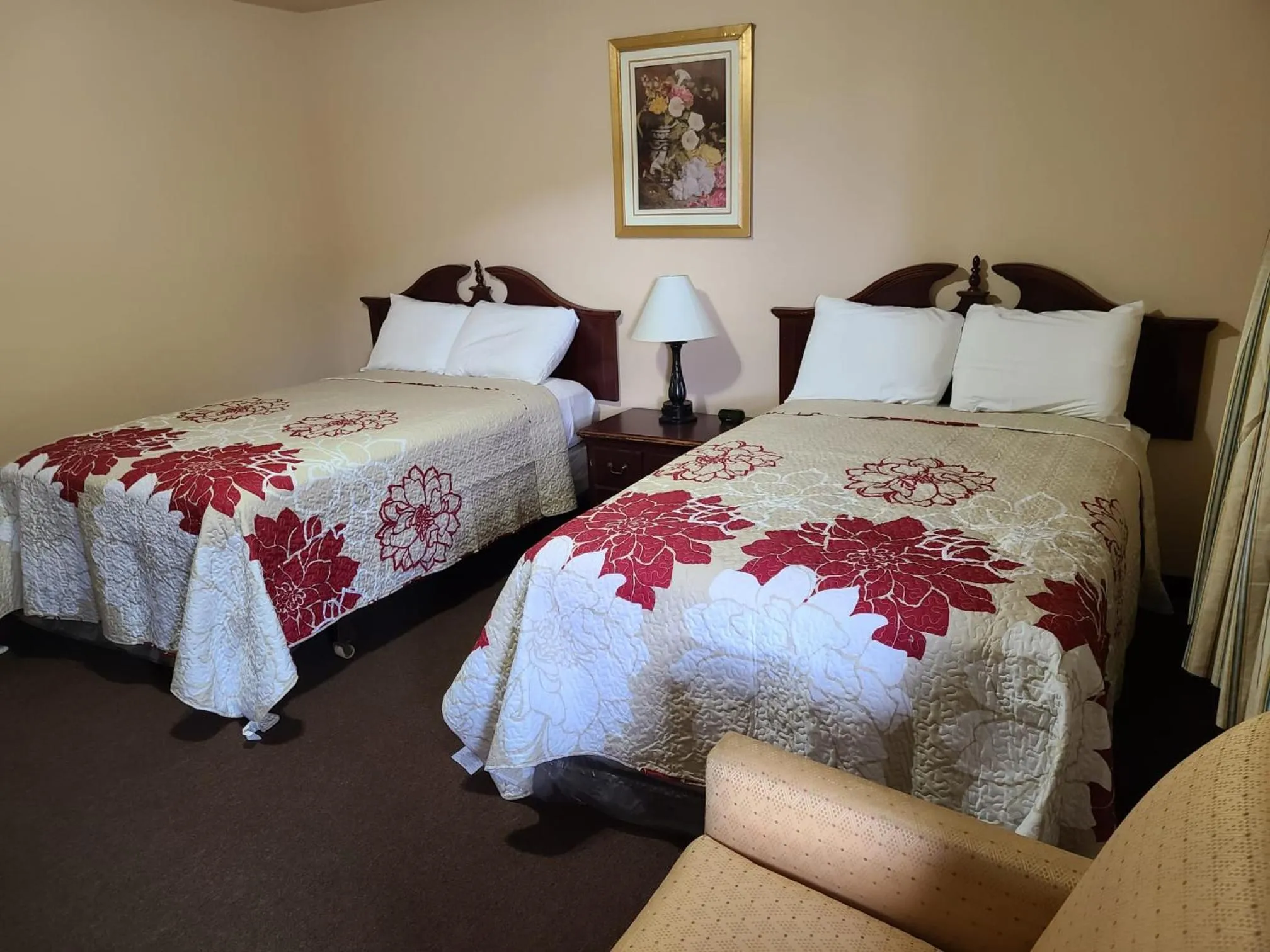 Bedroom, Bed in Clarysville Motel