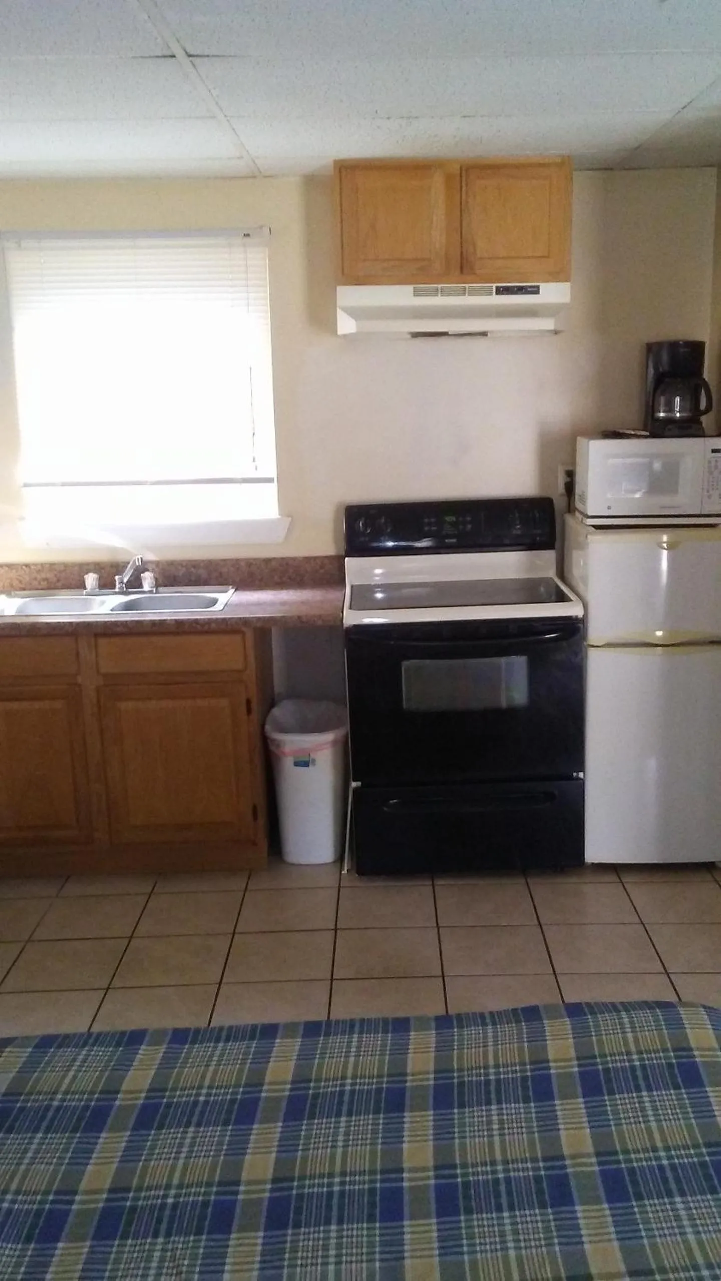 Kitchen or kitchenette in Clarysville Motel