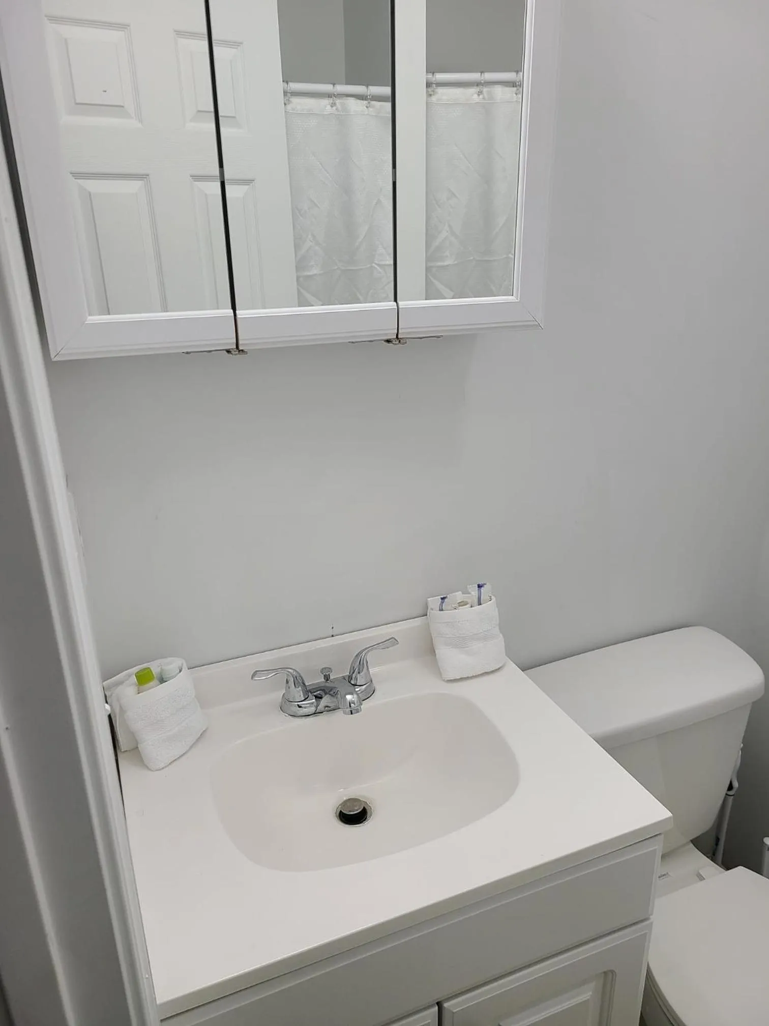 Bathroom in Clarysville Motel