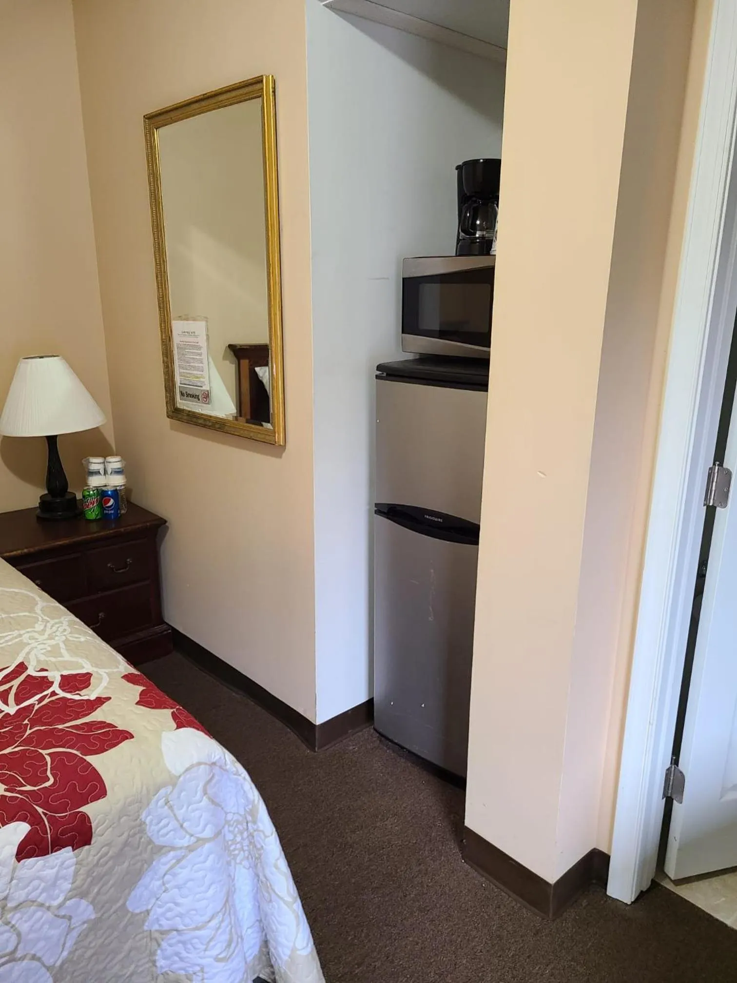 Bedroom, Bed in Clarysville Motel