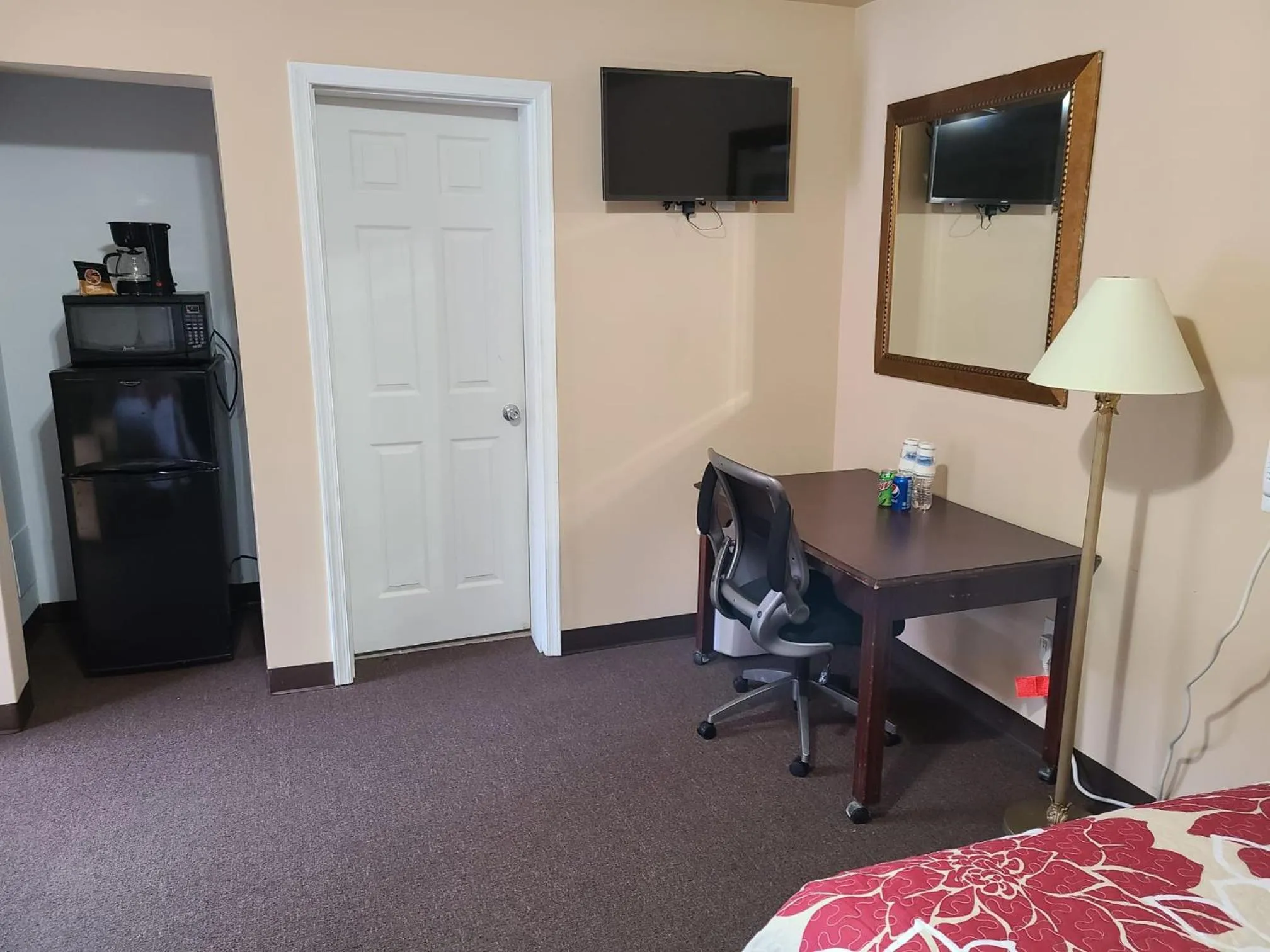 Bedroom in Clarysville Motel