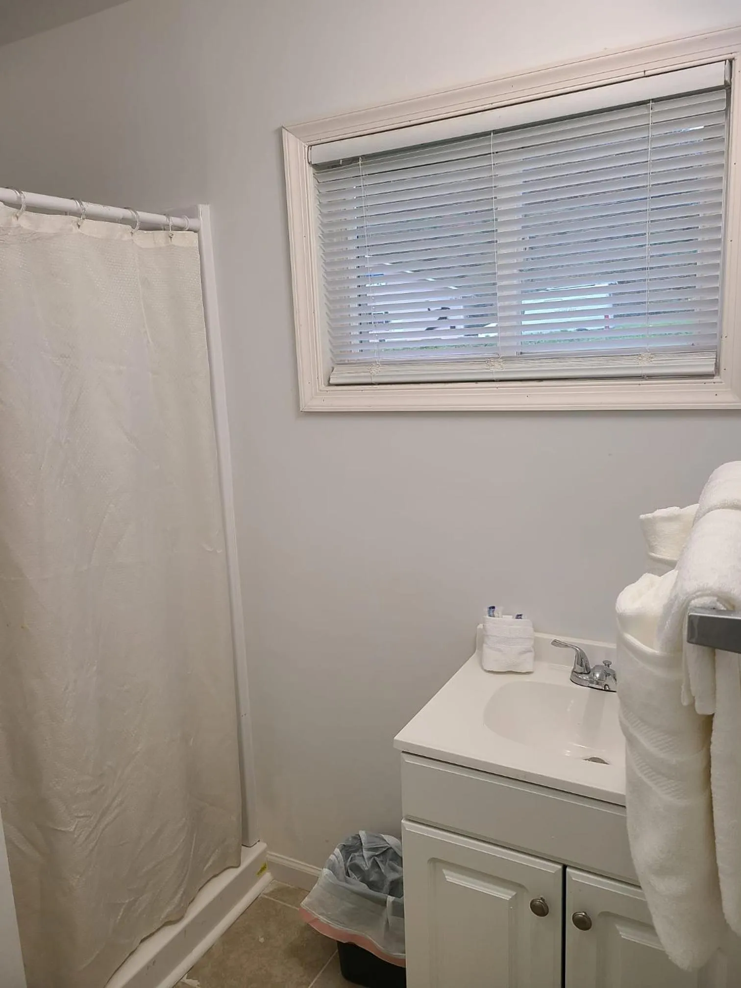 Bathroom in Clarysville Motel