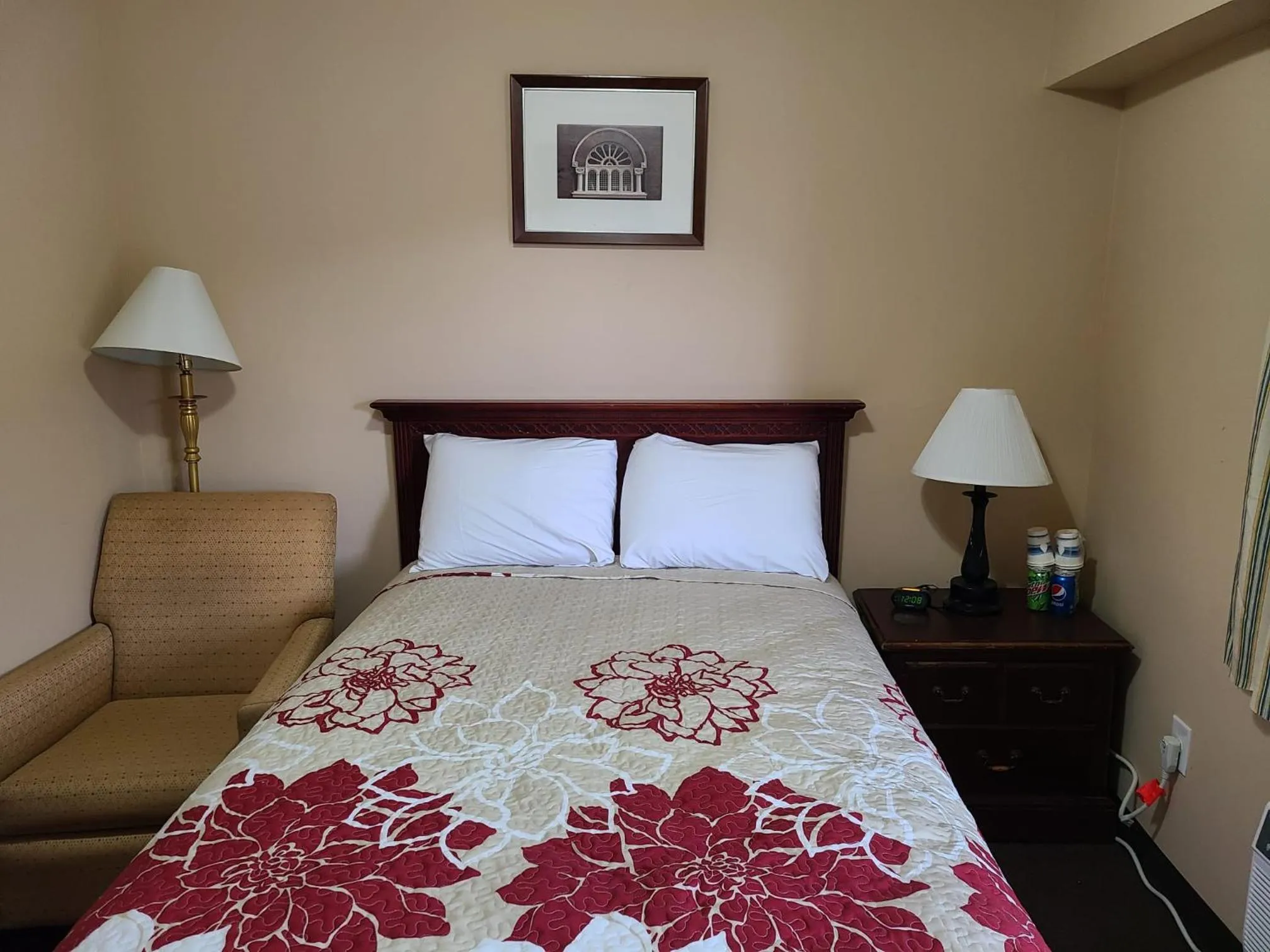 Bedroom, Bed in Clarysville Motel