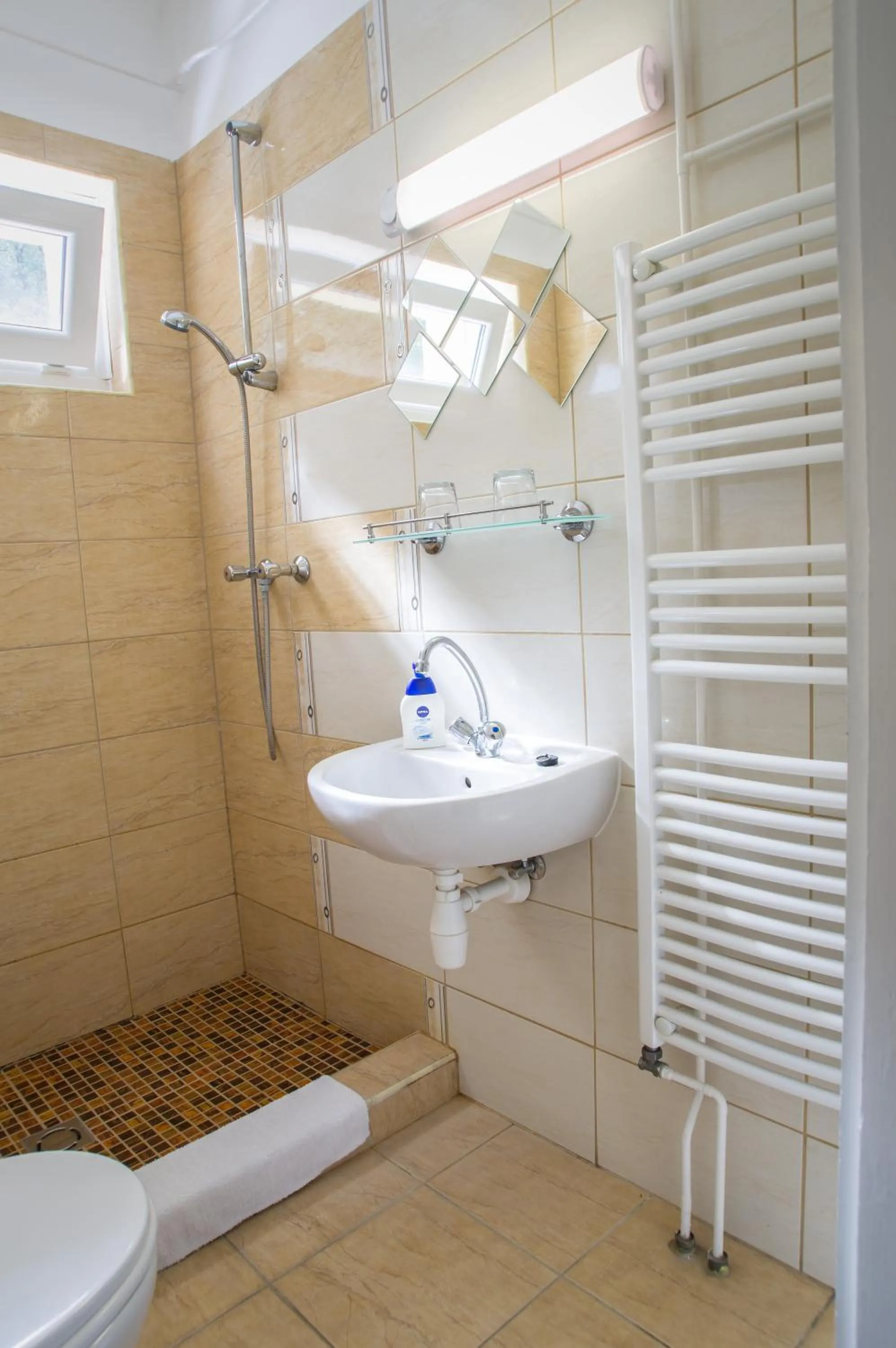 Bathroom in Ambrózia Szálláshely és Étterem