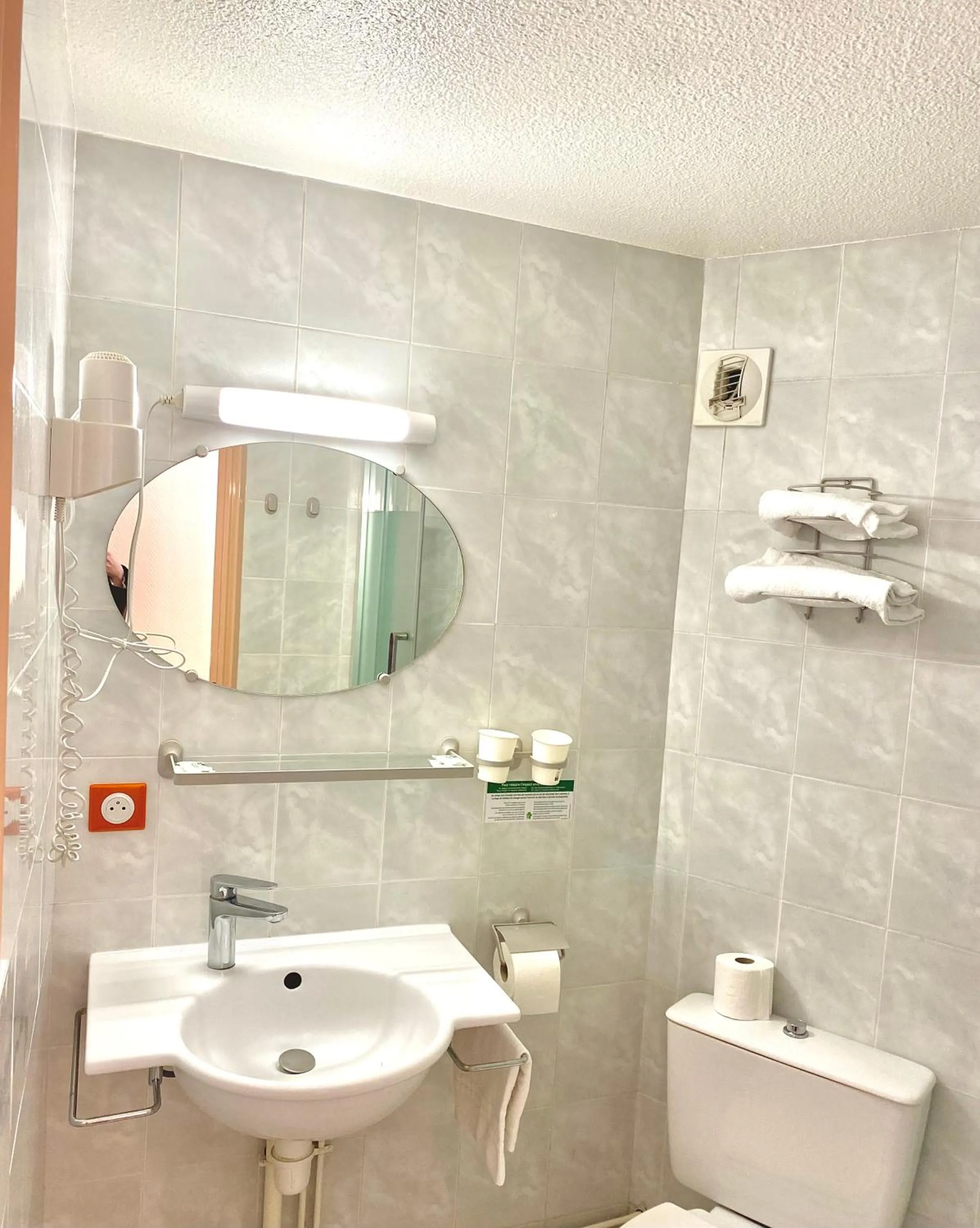 Shower in Hotel Le Village