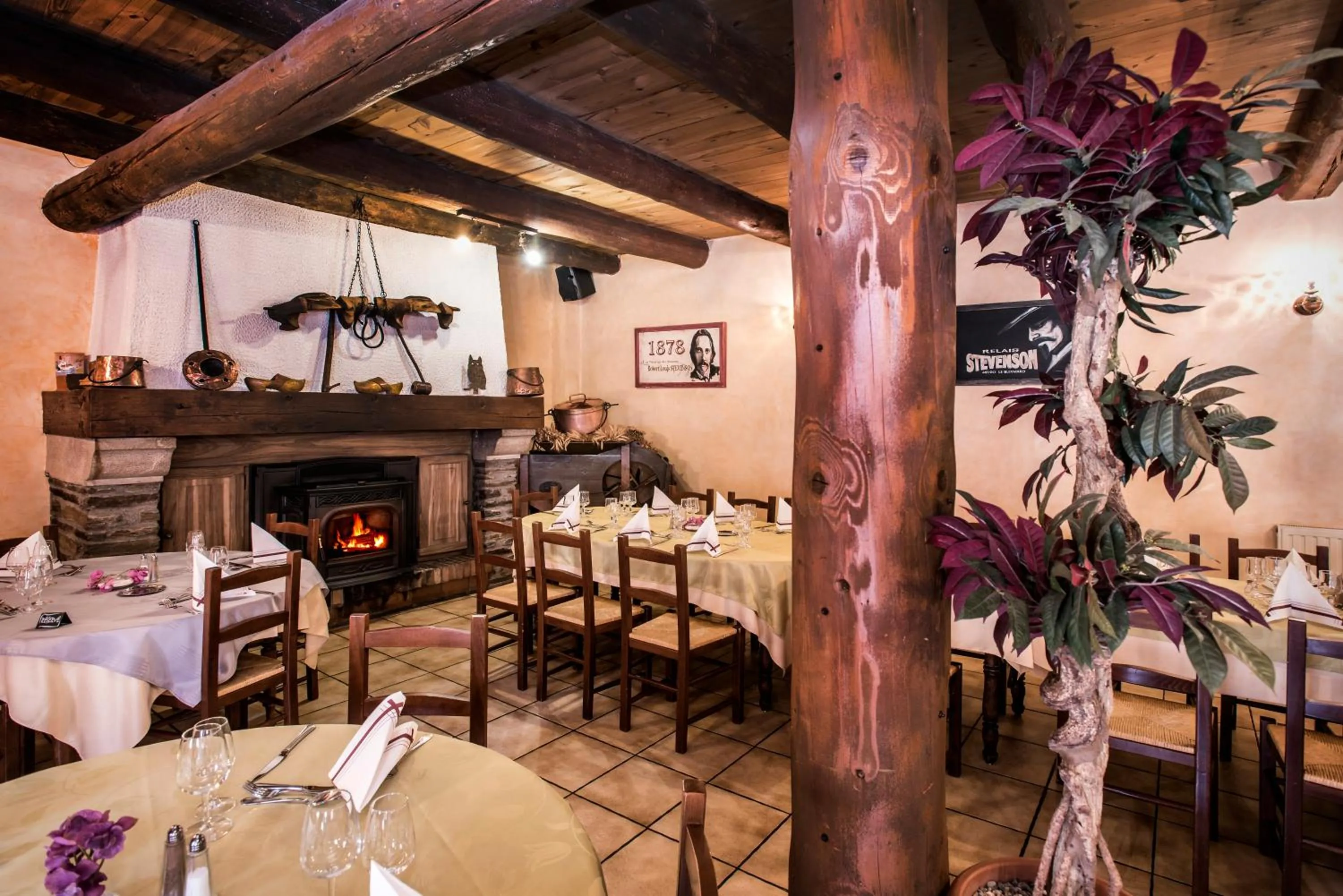 Restaurant/places to eat in Logis Hôtel restaurant La Remise