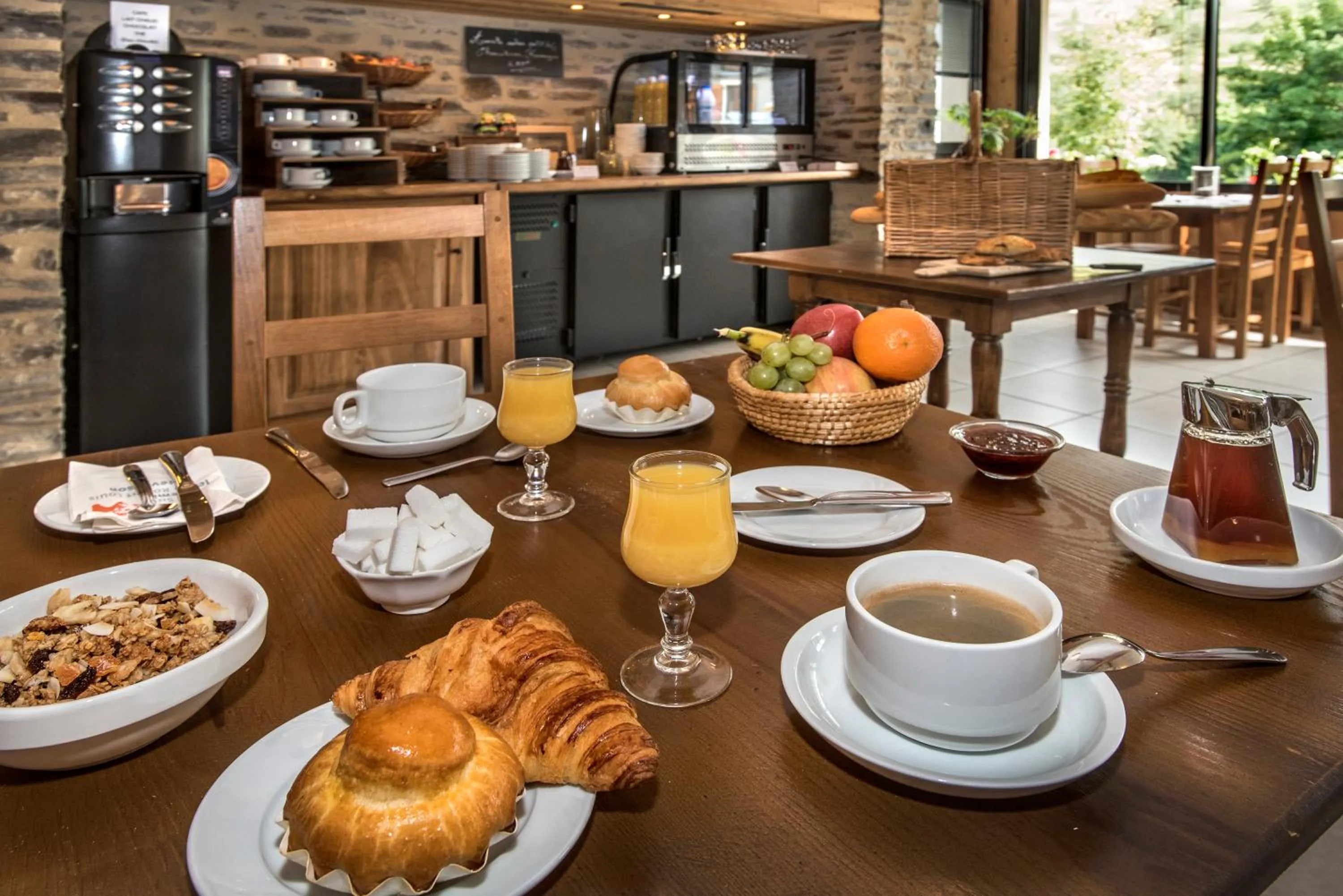 Buffet breakfast in Logis Hôtel restaurant La Remise
