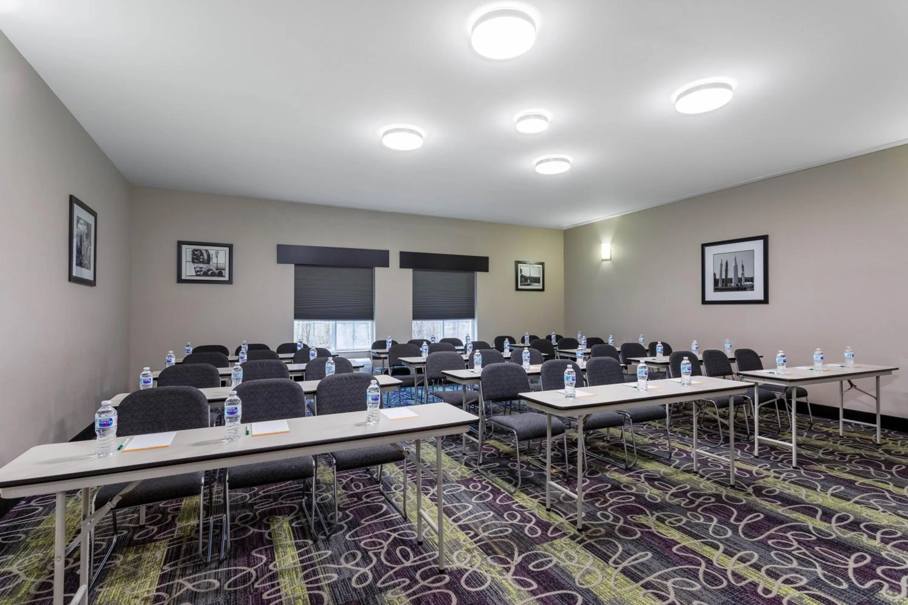Meeting/conference room in La Quinta by Wyndham Huntsville Airport Madison