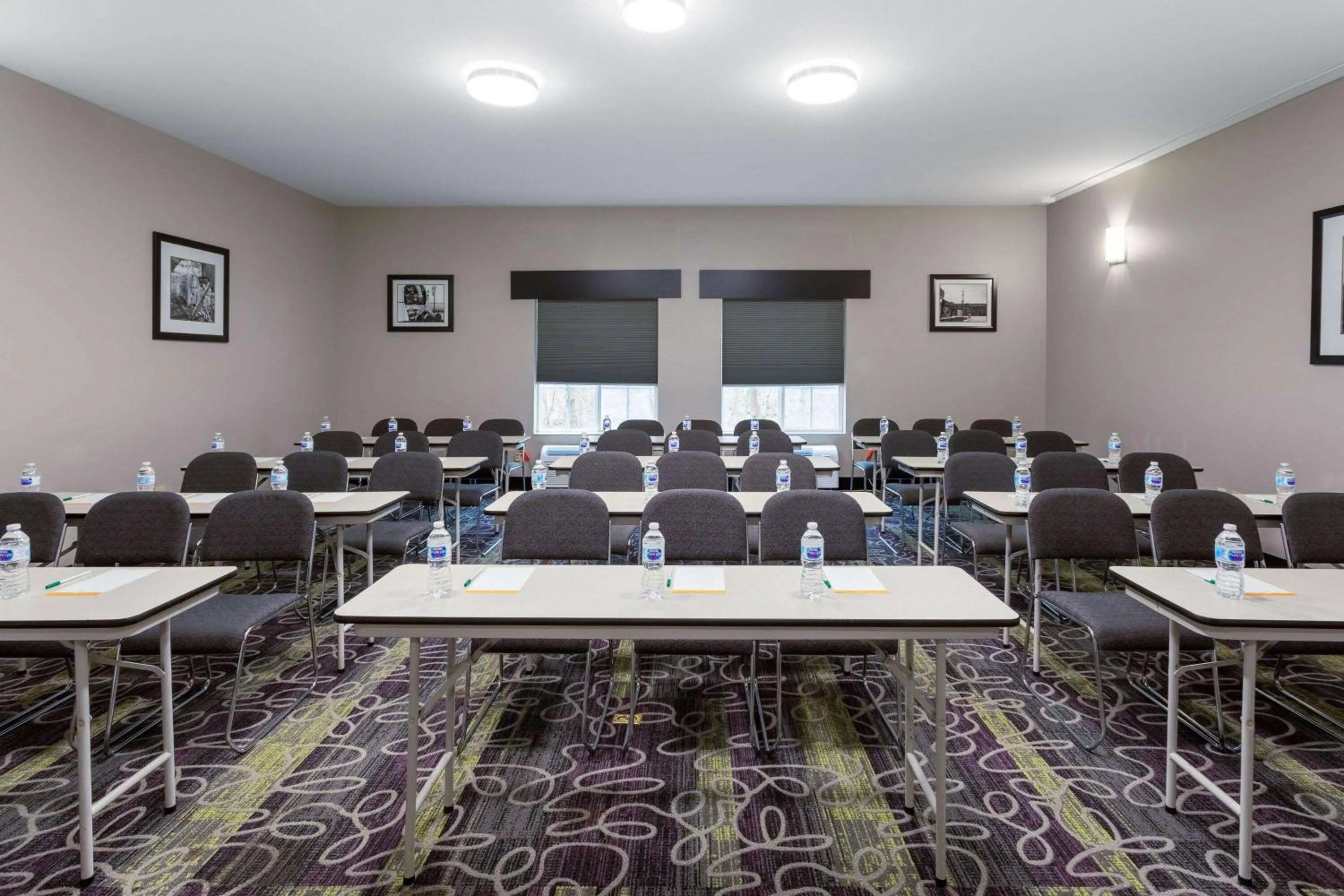 Meeting/conference room in La Quinta by Wyndham Huntsville Airport Madison