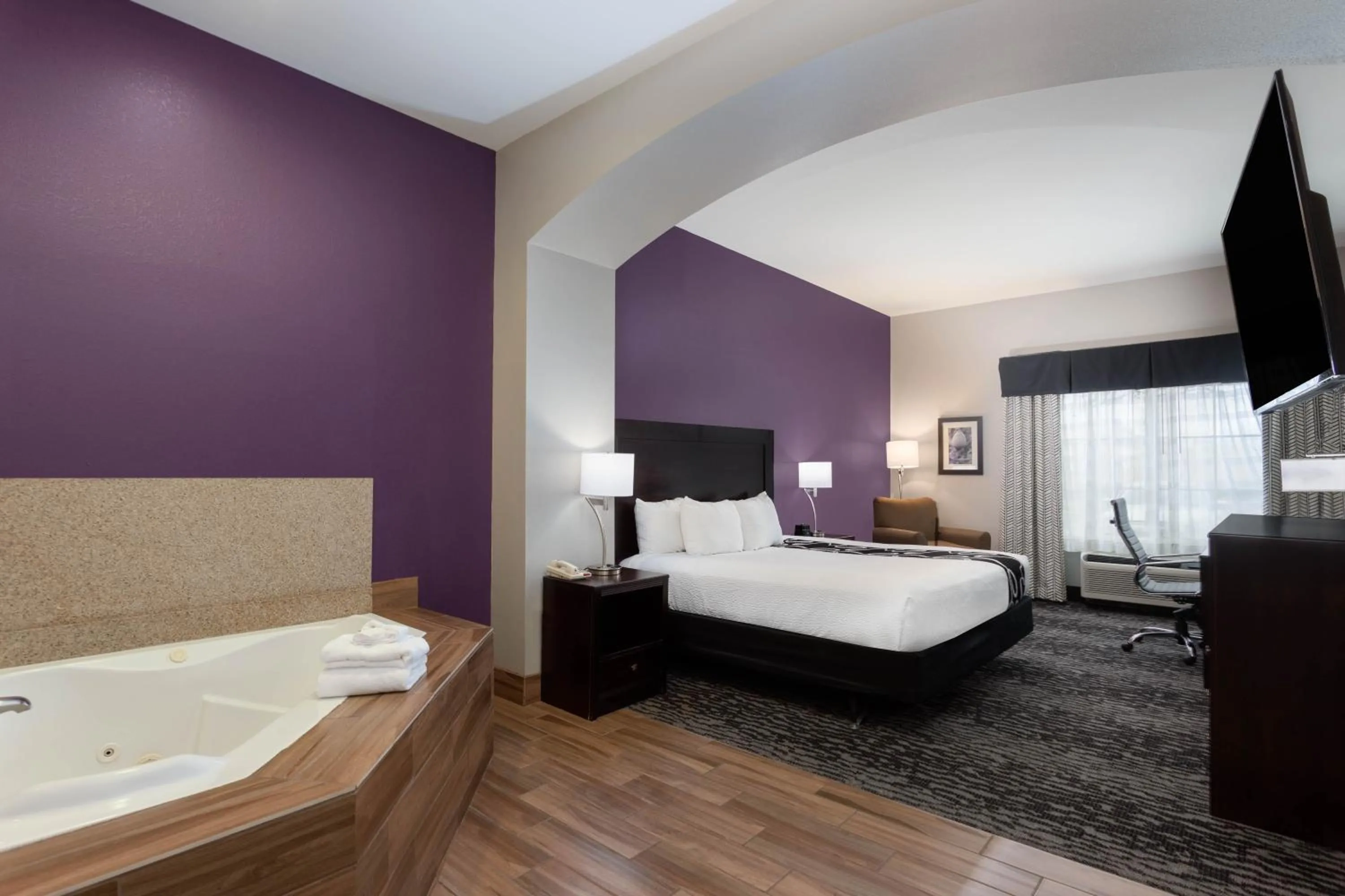 Photo of the whole room, Bed in La Quinta by Wyndham Huntsville Airport Madison