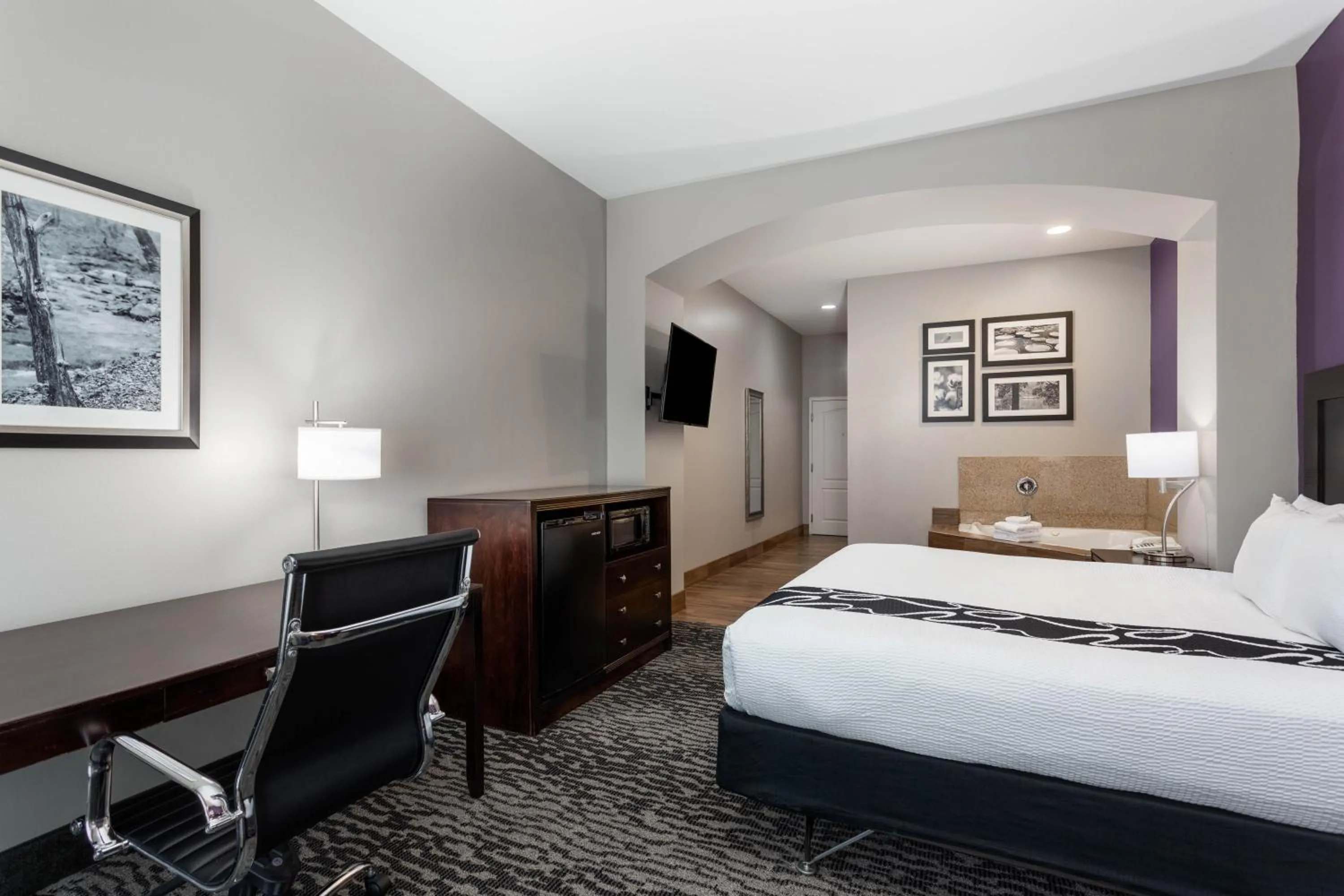 Photo of the whole room, Bed in La Quinta by Wyndham Huntsville Airport Madison