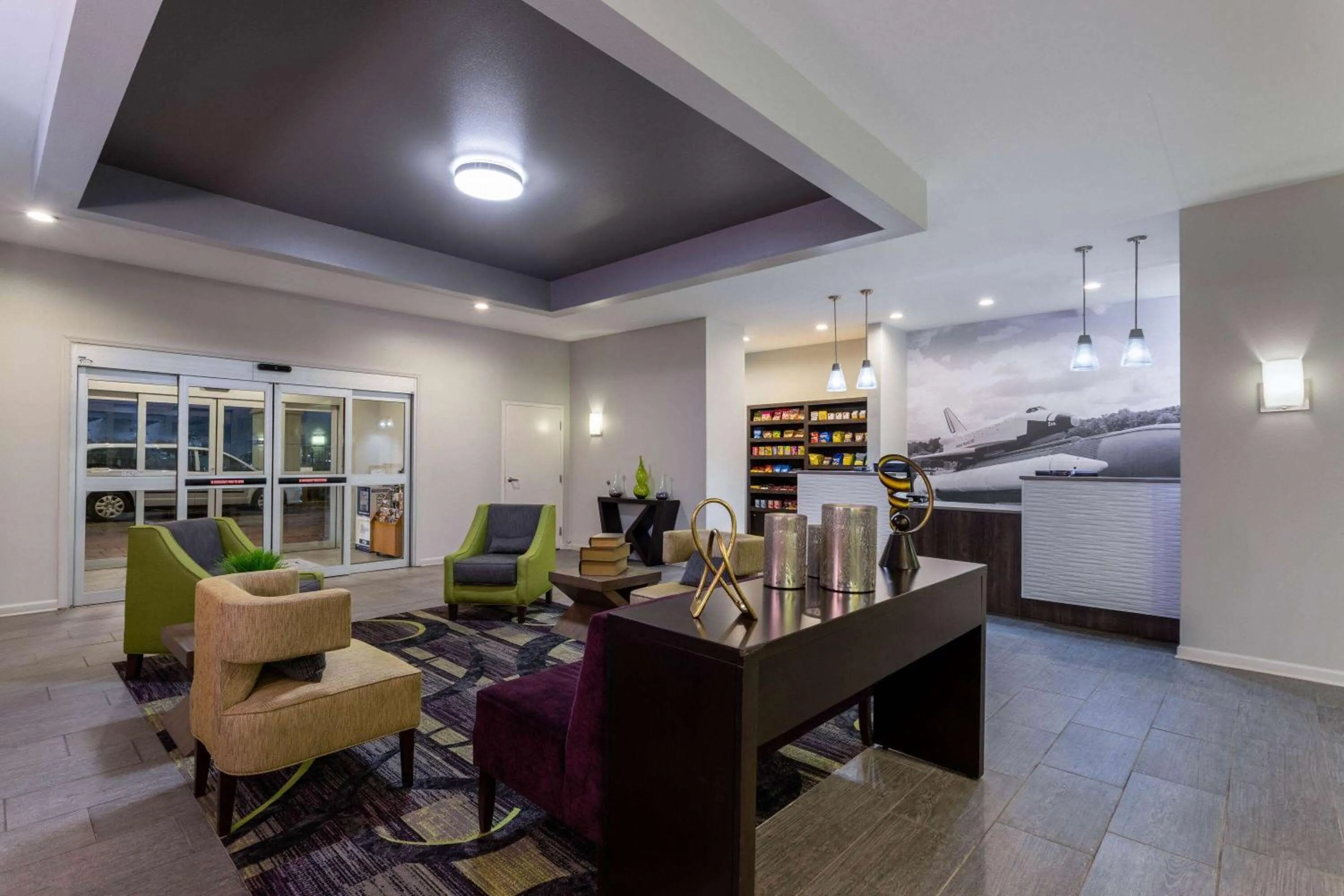 Lobby or reception in La Quinta by Wyndham Huntsville Airport Madison