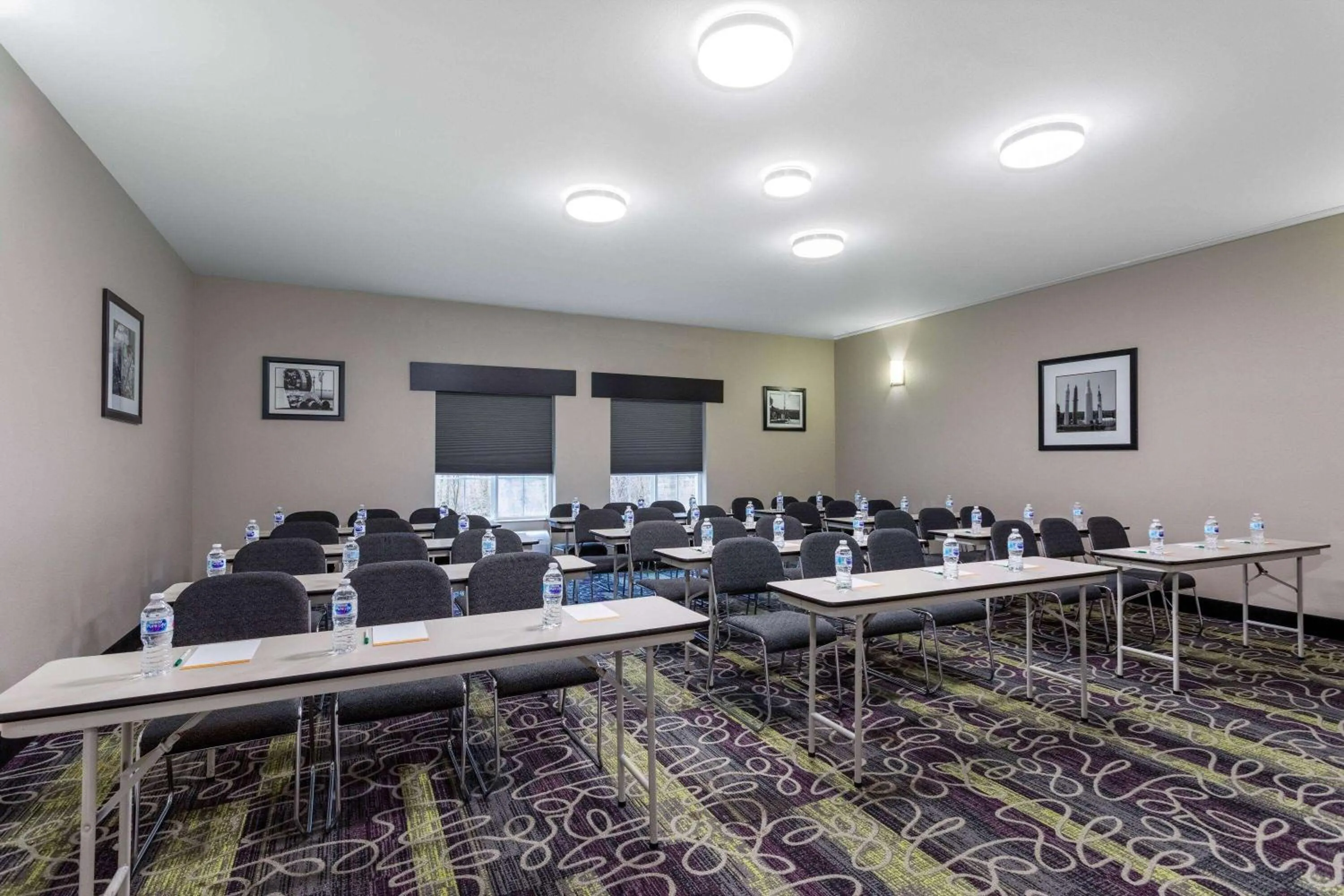 Meeting/conference room in La Quinta by Wyndham Huntsville Airport Madison