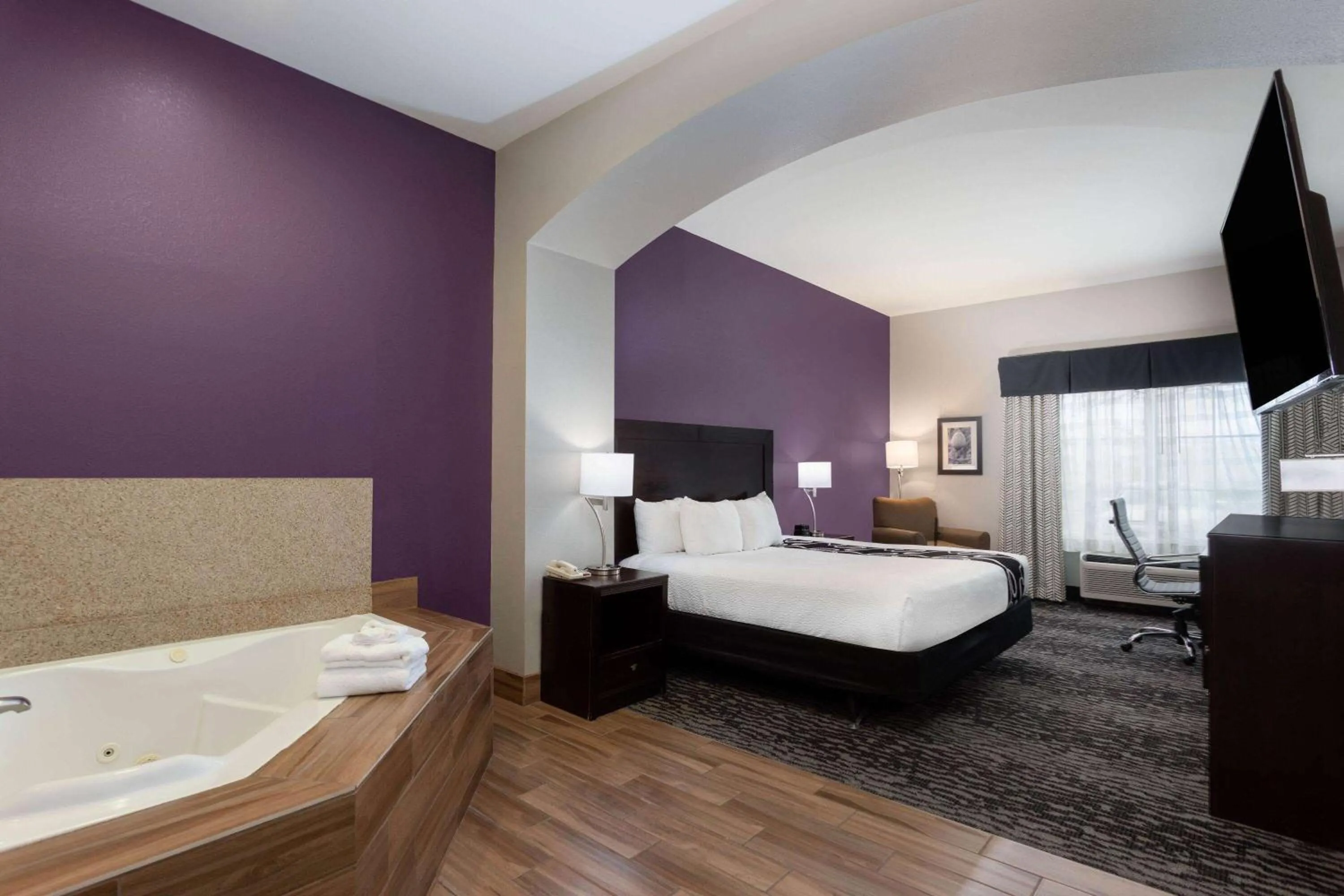Photo of the whole room, Bed in La Quinta by Wyndham Huntsville Airport Madison