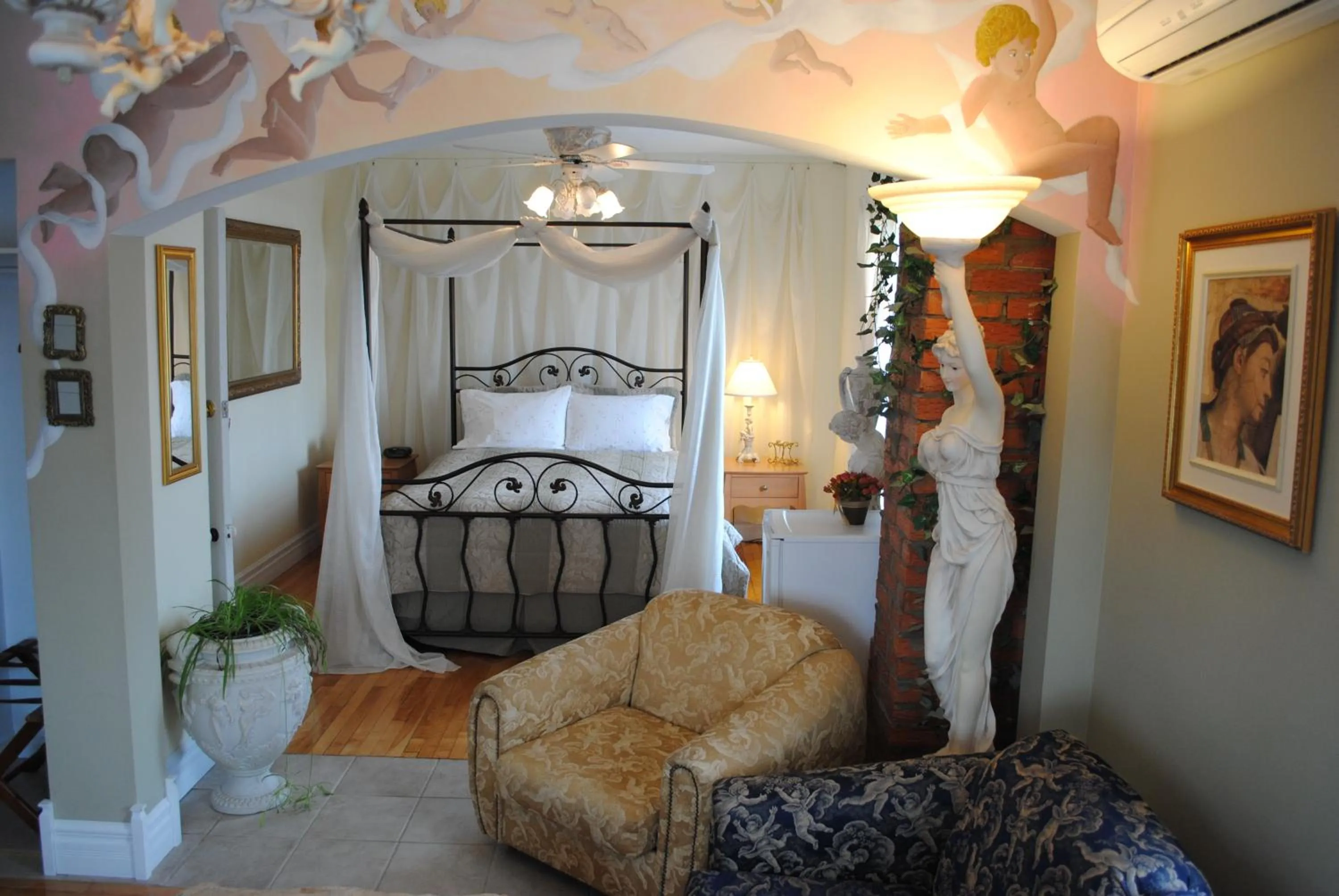 Bed in Auberge Marquis de Montcalm