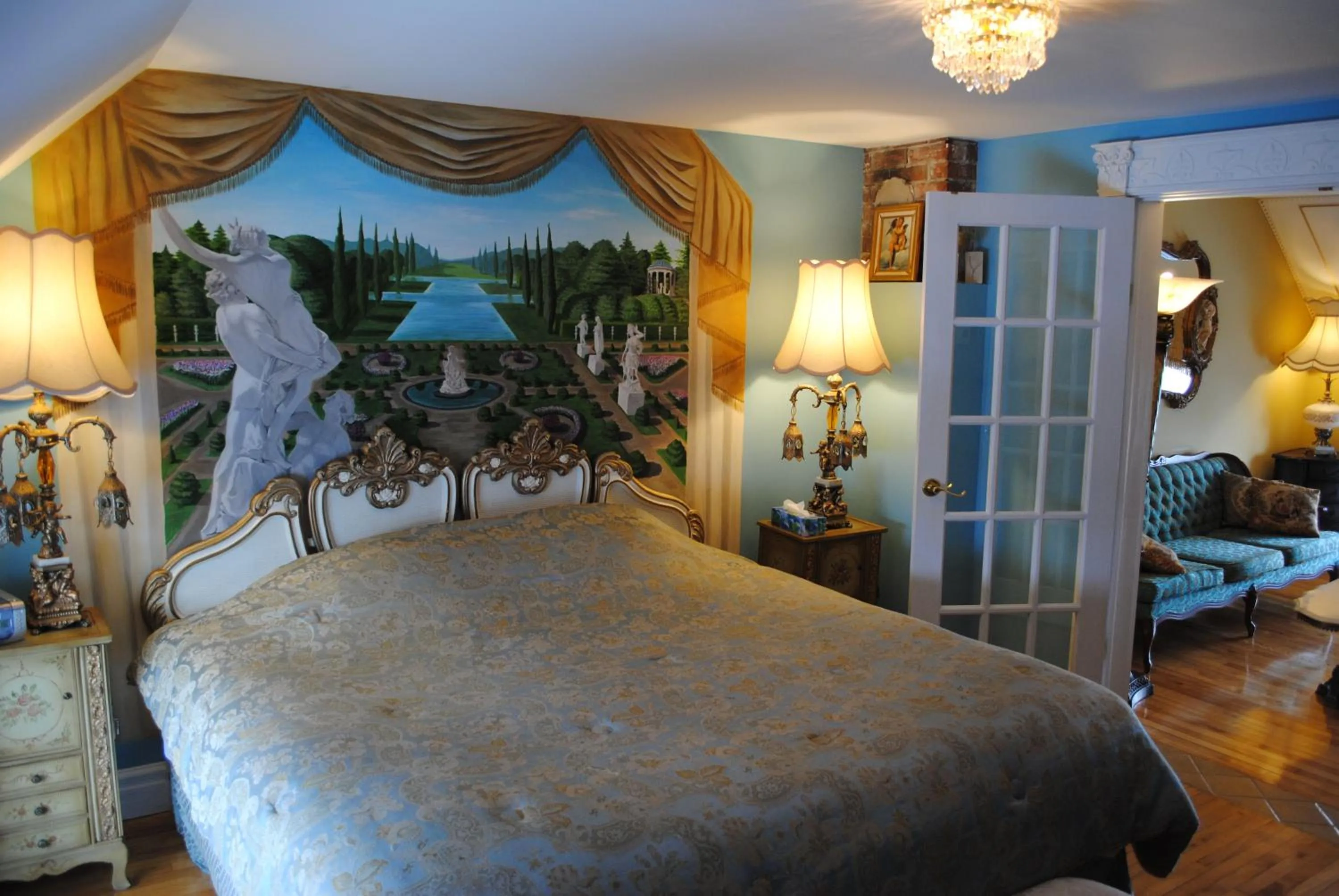 Bed in Auberge Marquis de Montcalm