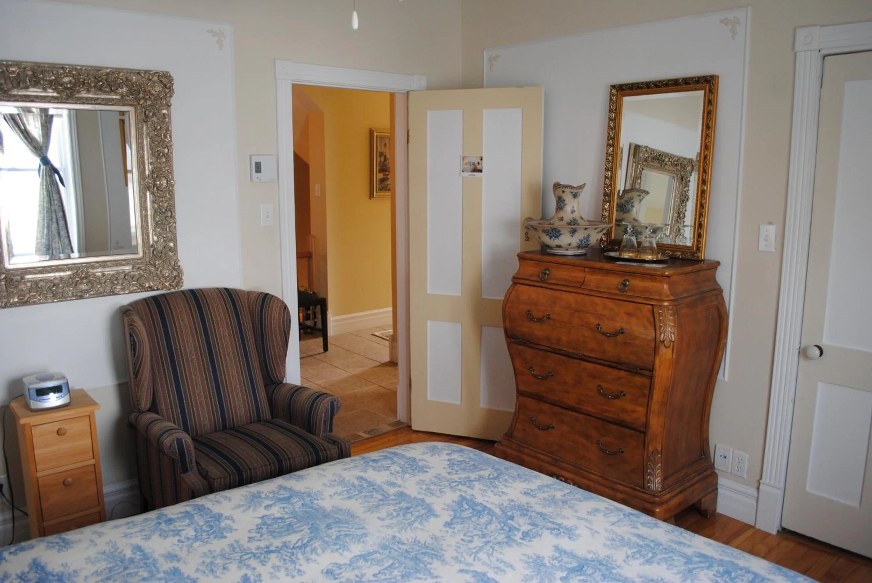 Bed in Auberge Marquis de Montcalm