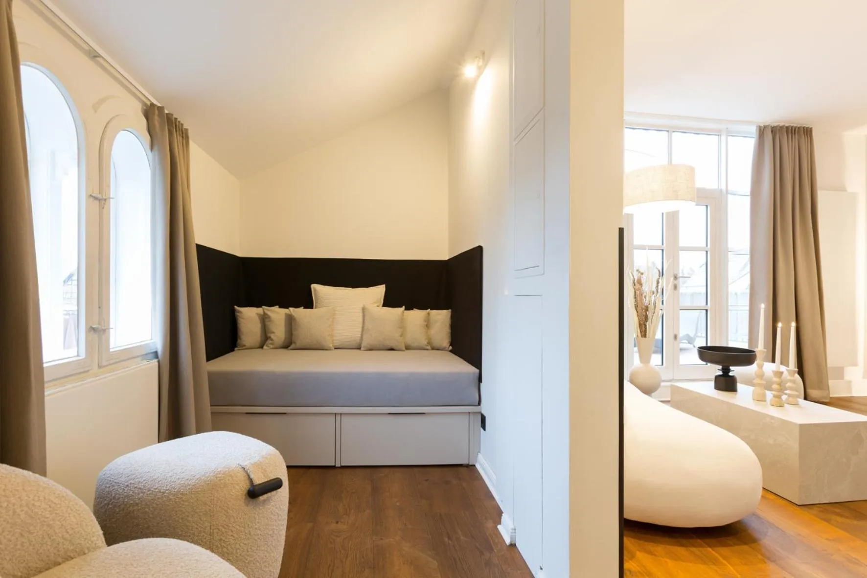 Photo of the whole room, Bed in Hotel Künstlerquartier Seezeichen