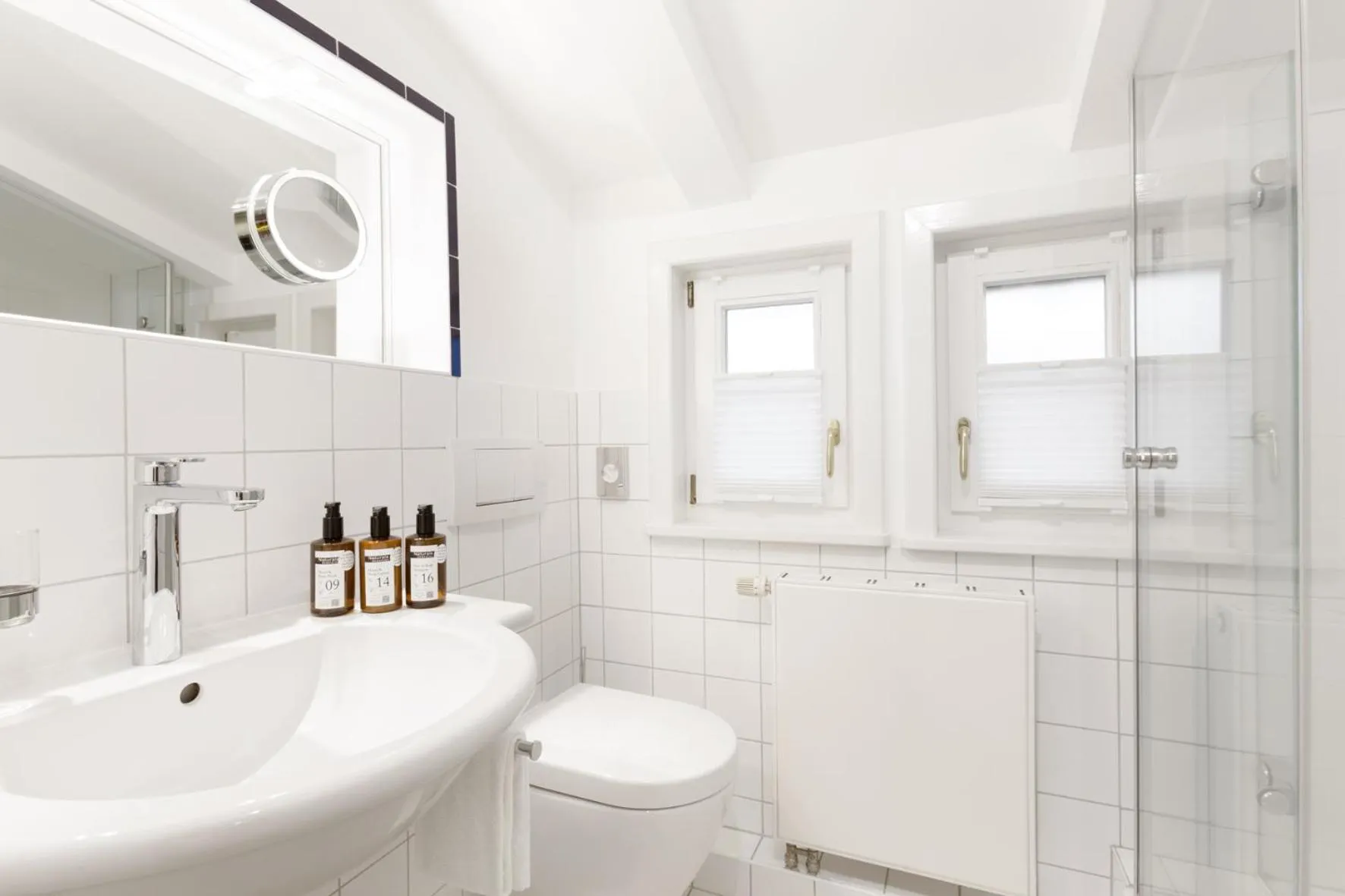 Shower in Hotel Künstlerquartier Seezeichen