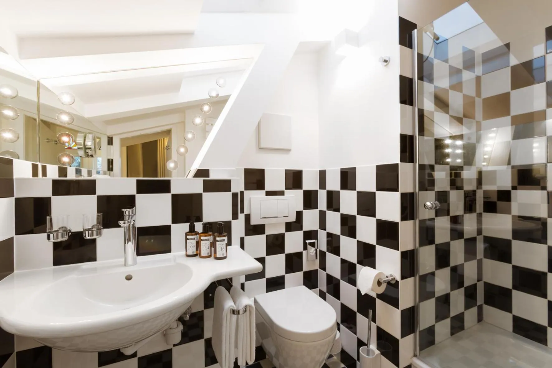 Shower in Hotel Künstlerquartier Seezeichen