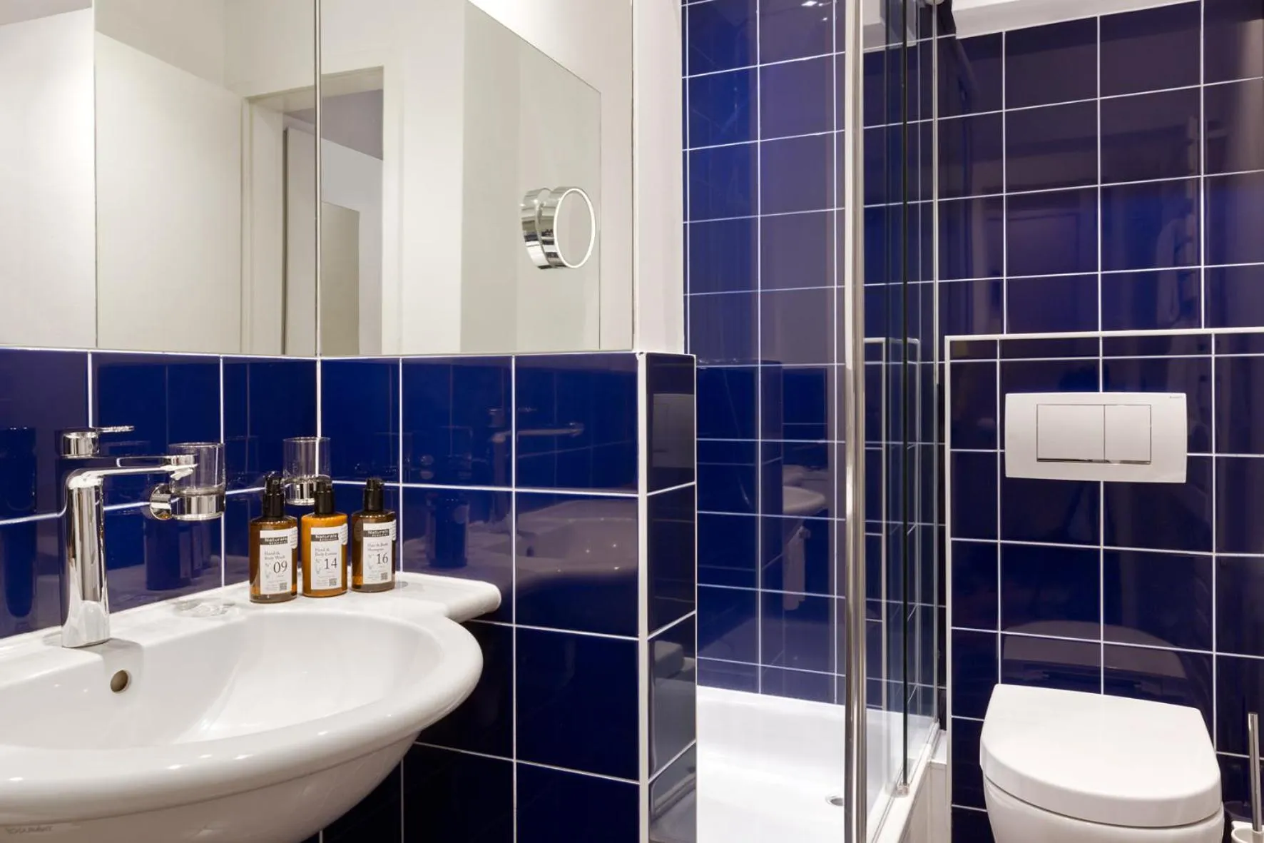 Shower in Hotel Künstlerquartier Seezeichen