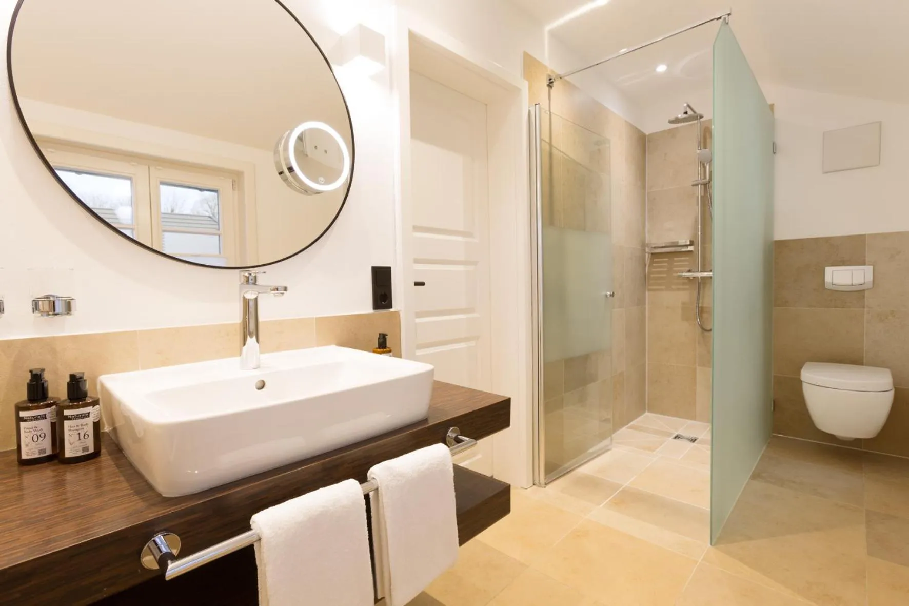 Shower in Hotel Künstlerquartier Seezeichen