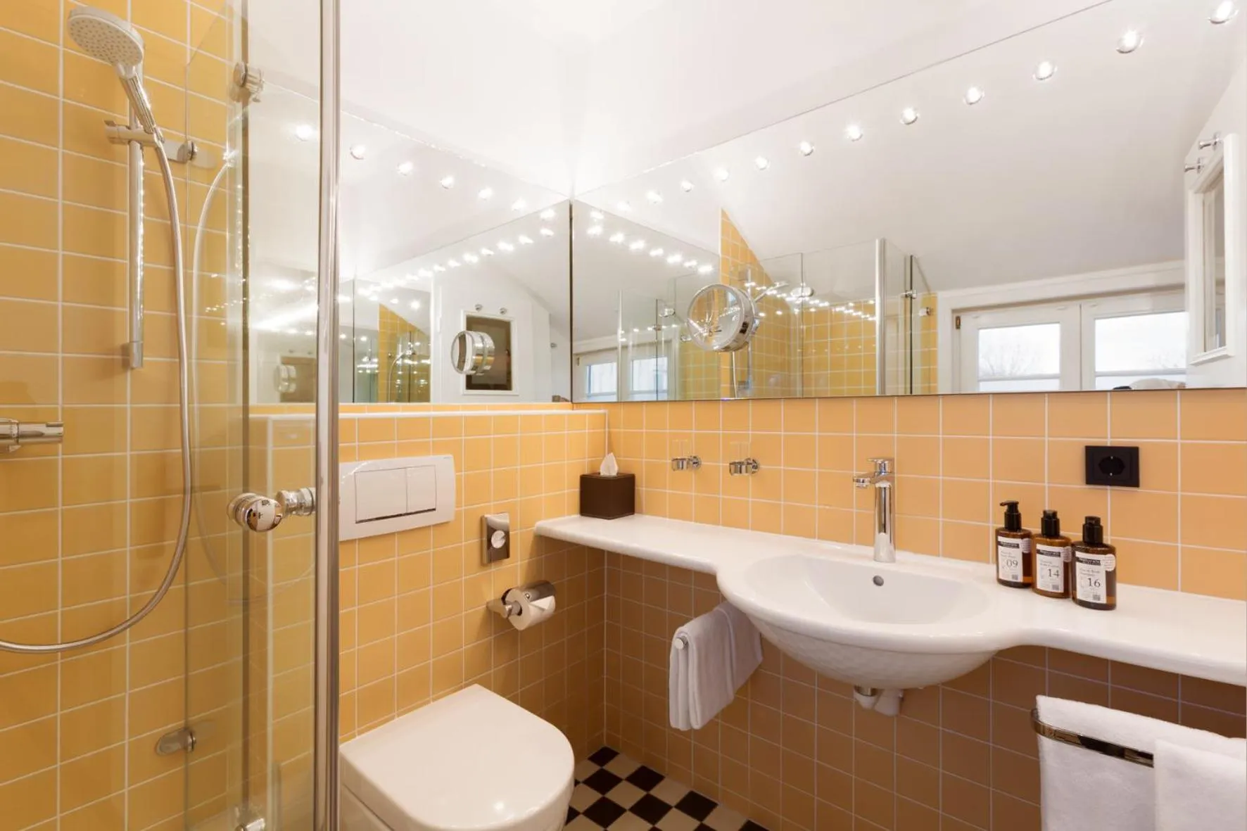 Shower in Hotel Künstlerquartier Seezeichen