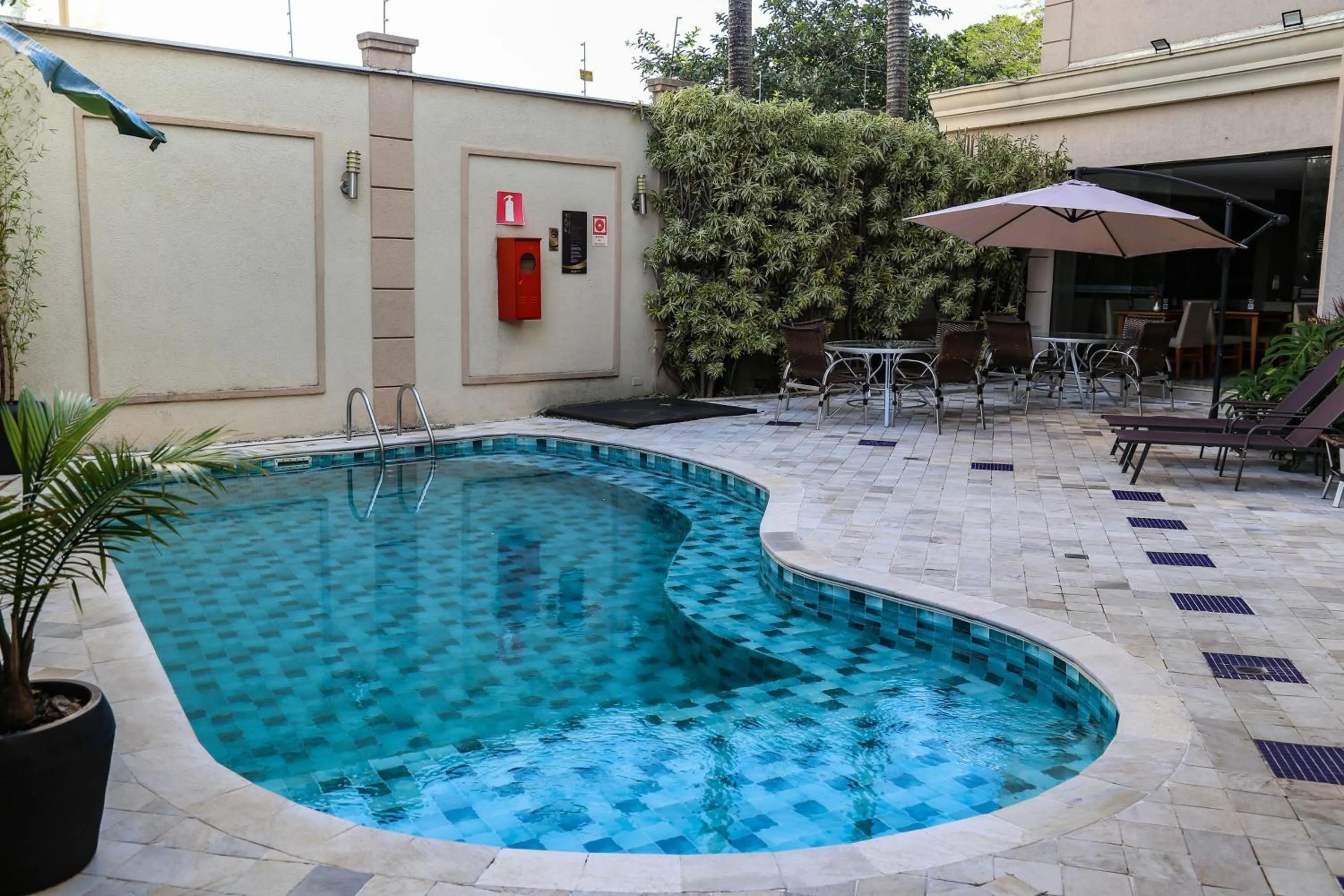 Swimming pool in Class Hotel Guaxupé