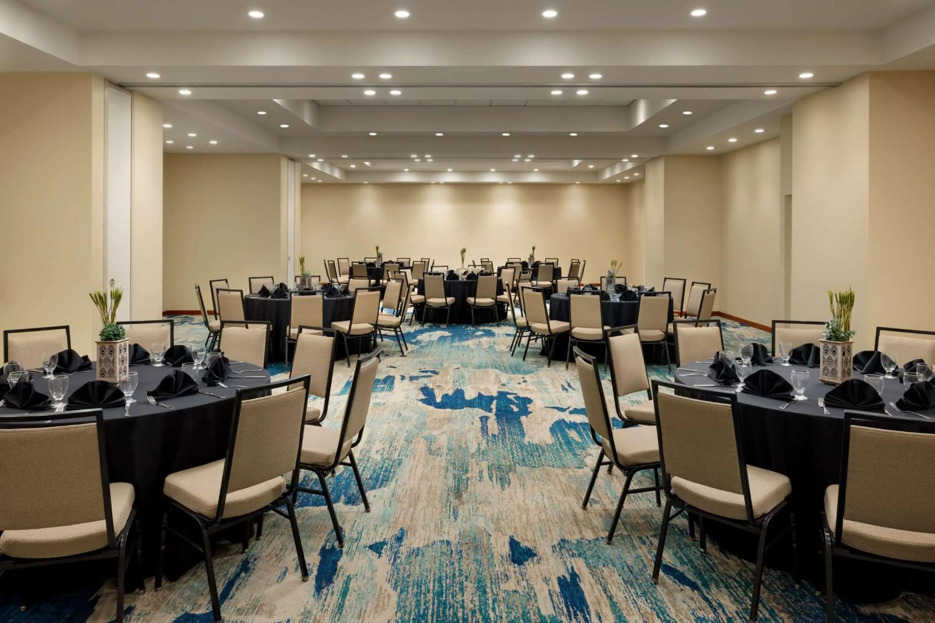 Meeting/conference room in Embassy Suites by Hilton San Juan - Hotel & Casino