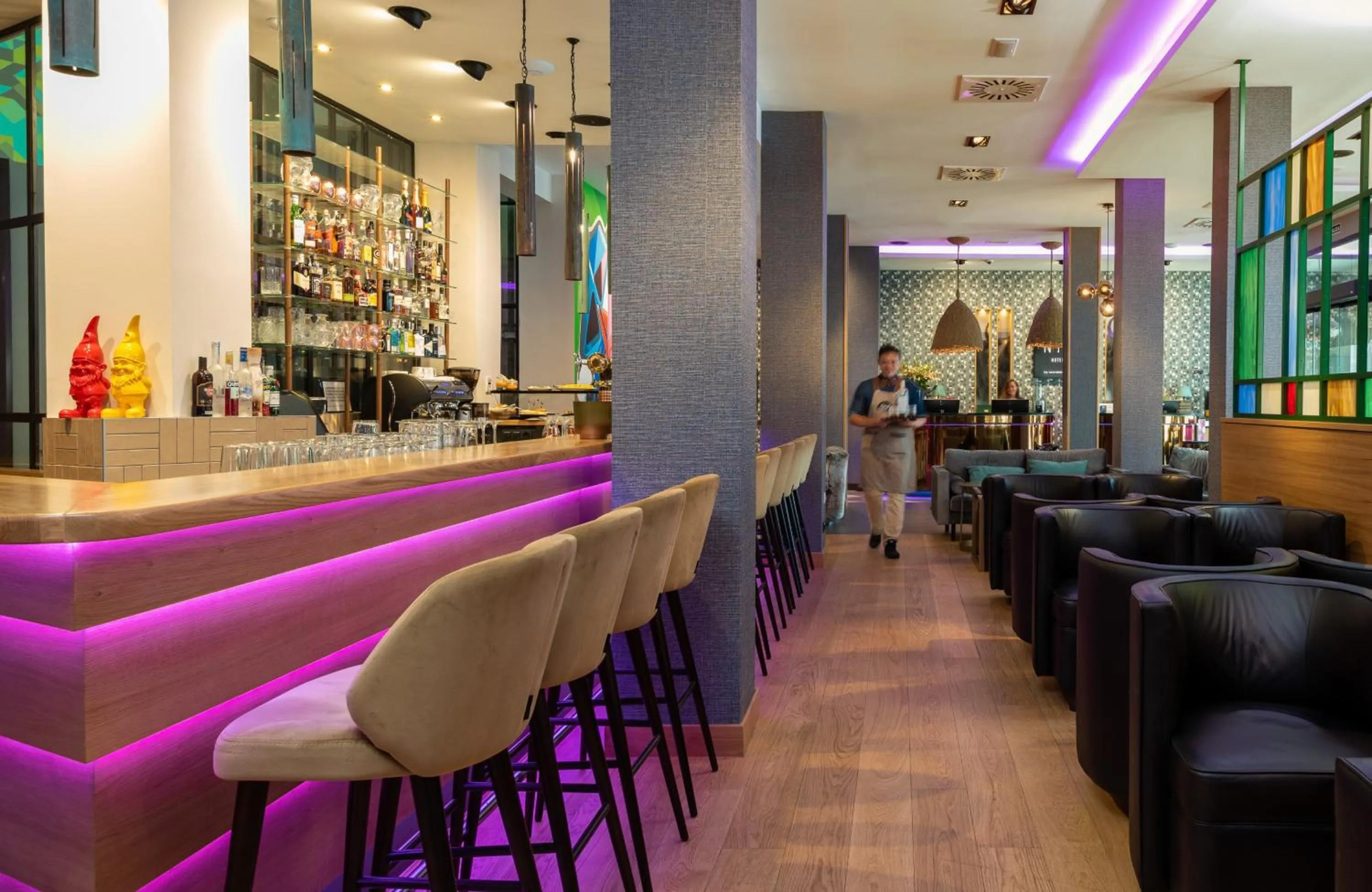 Lounge or bar in NYX Hotel Bilbao by Leonardo Hotels