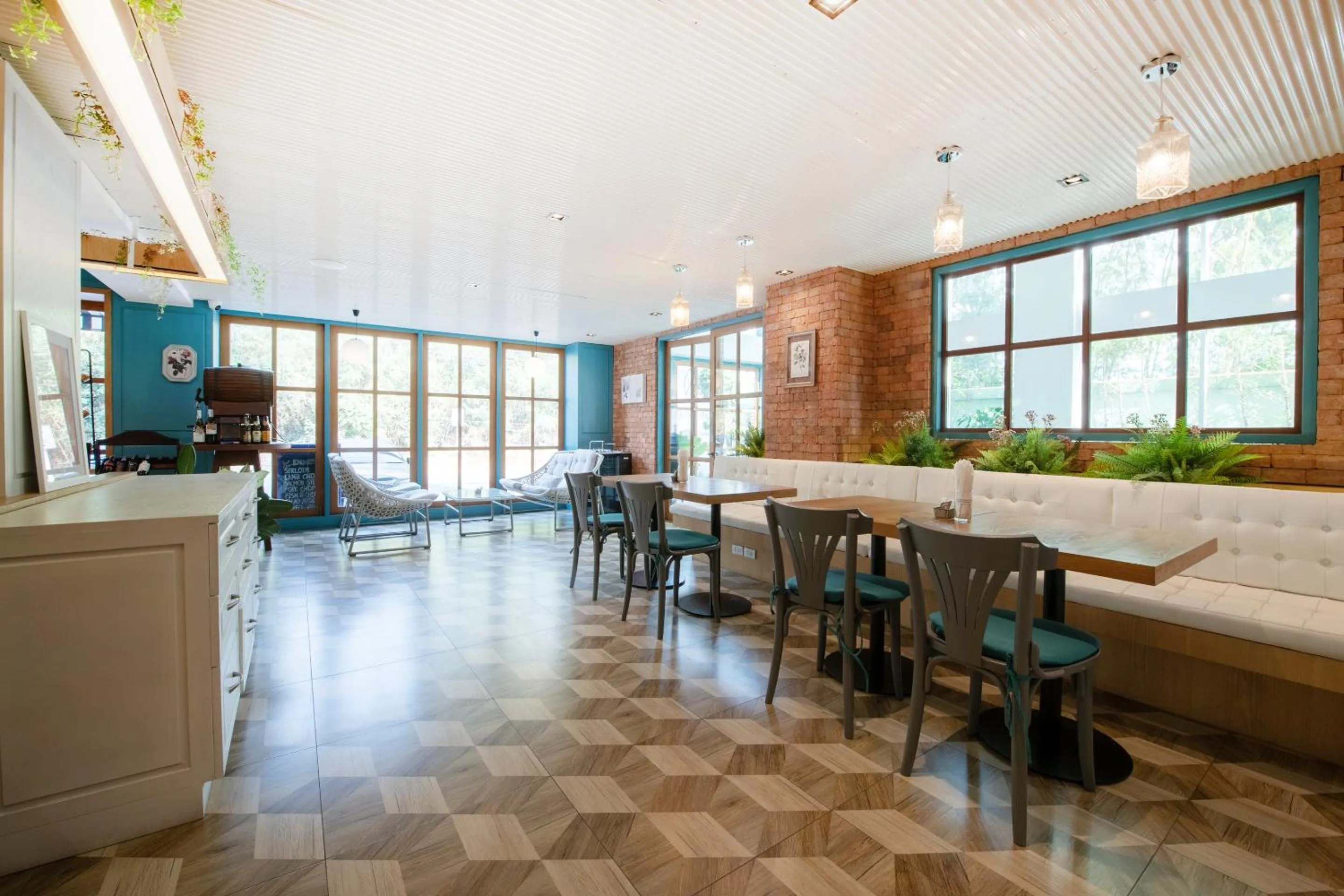 Restaurant/places to eat in Blooming Hill Boutique Suites