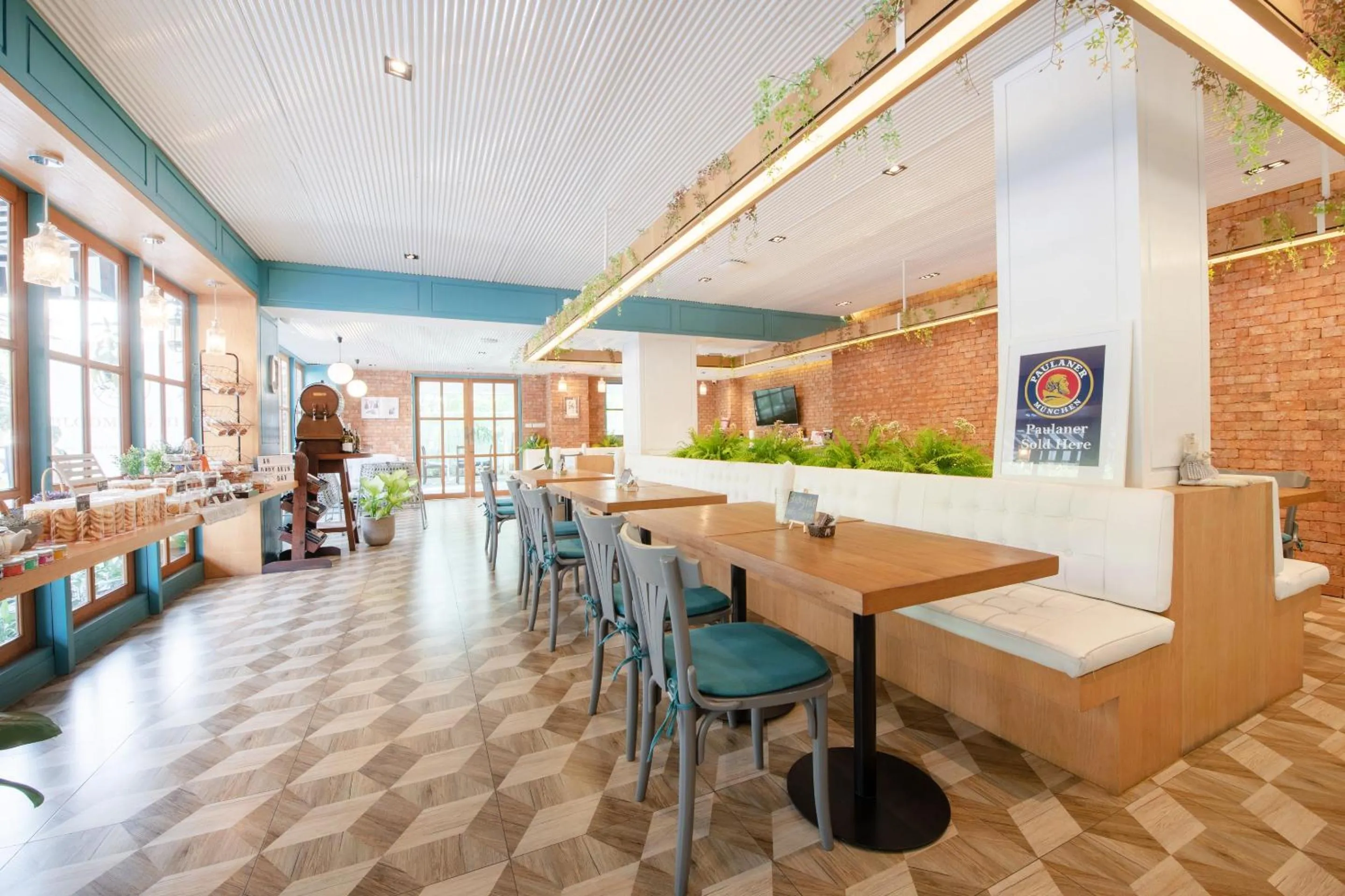 Restaurant/places to eat in Blooming Hill Boutique Suites