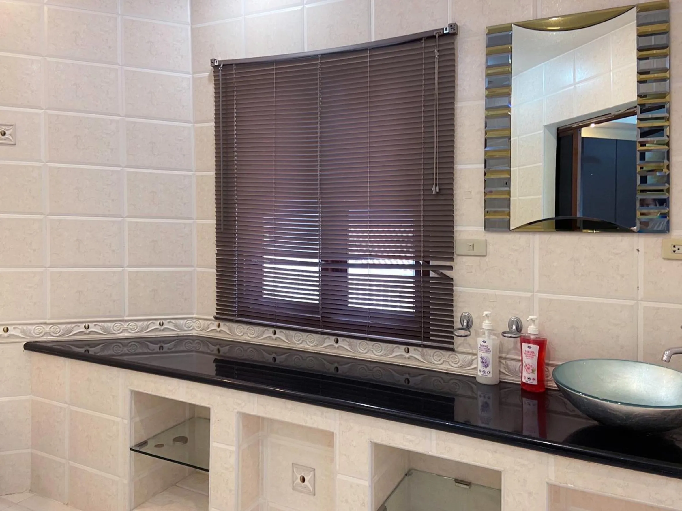 Blooming Hill Boutique Suites