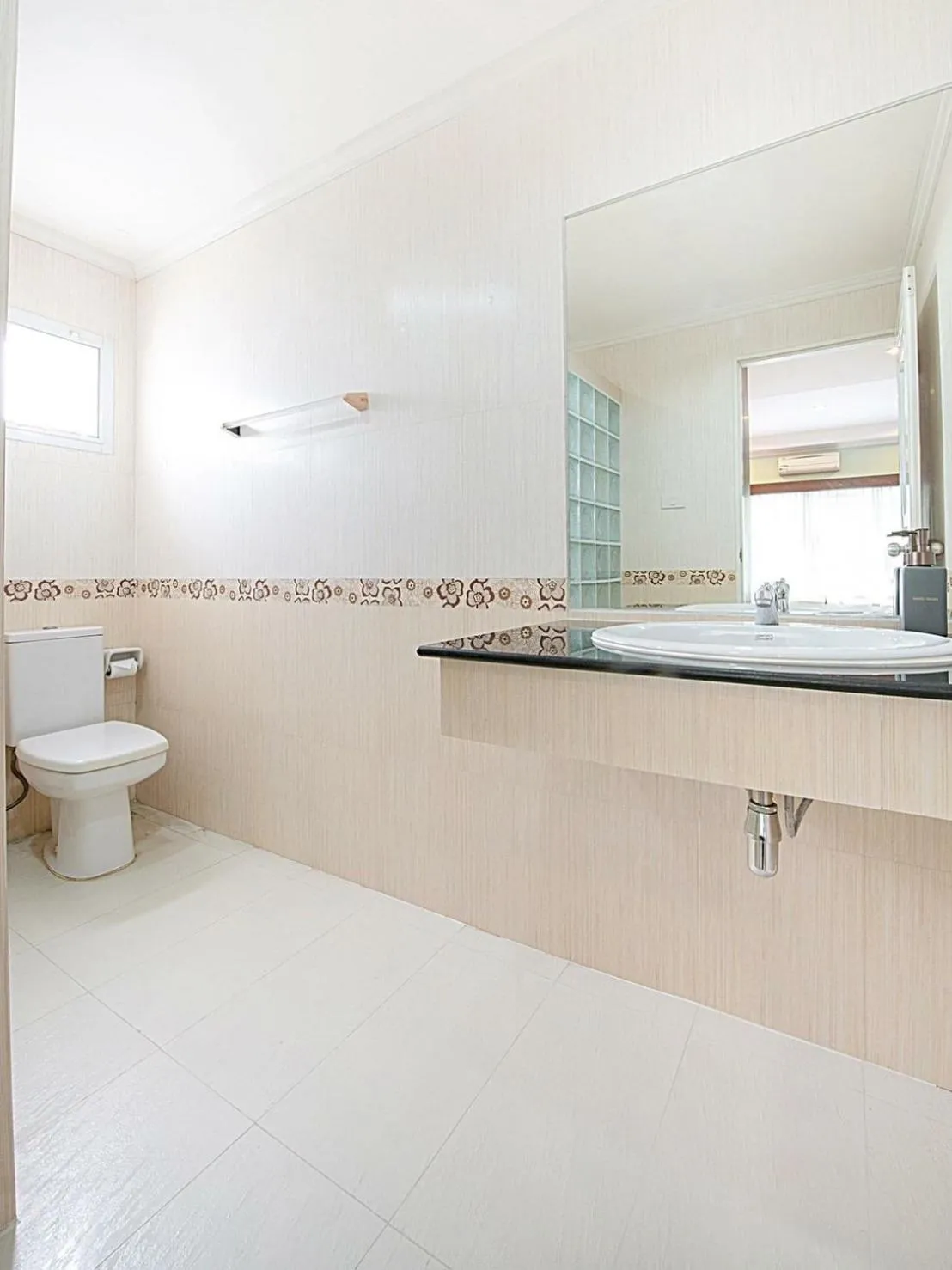 Blooming Hill Boutique Suites