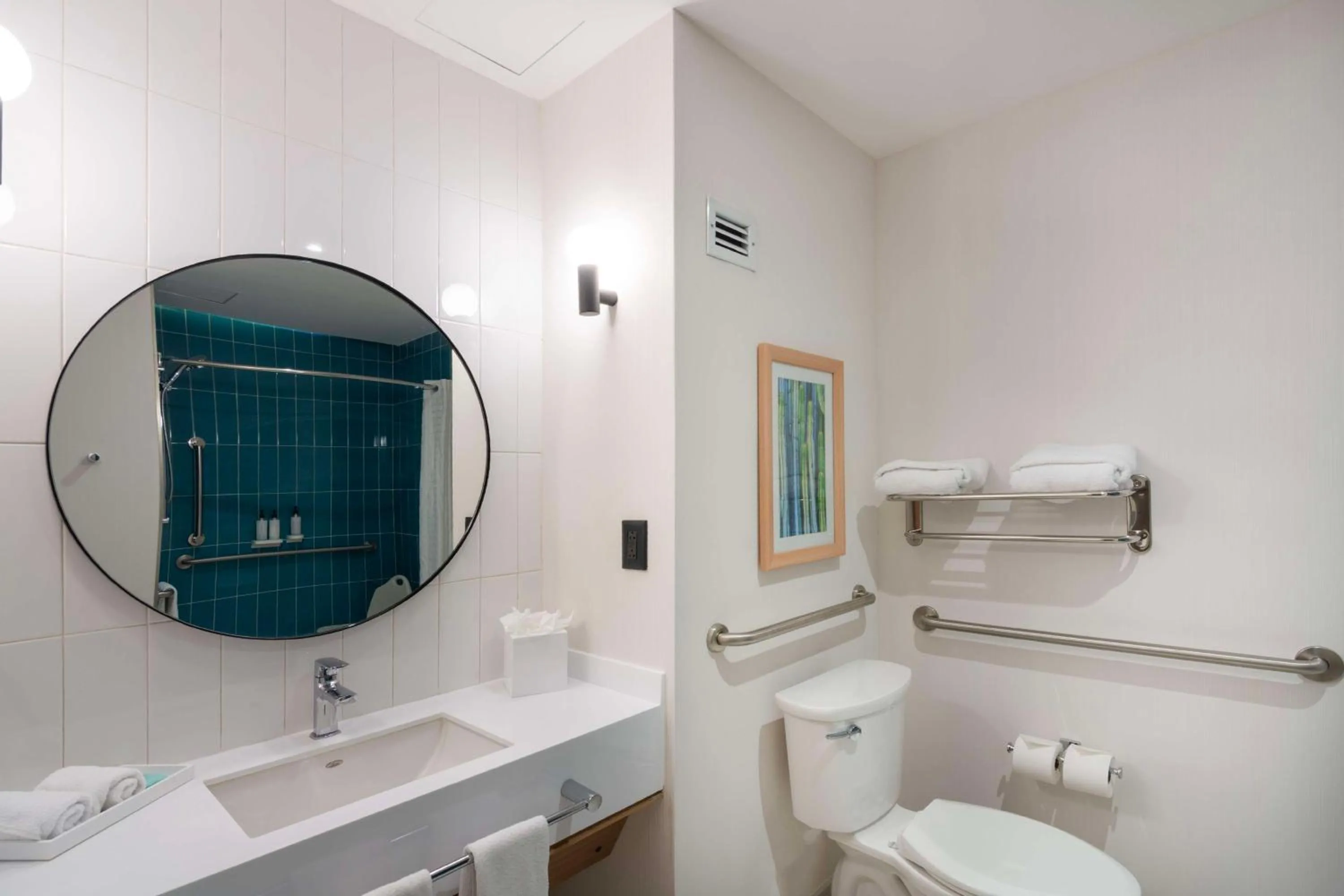 Bathroom in Hampton by Hilton Saltillo Zona Aeropuerto