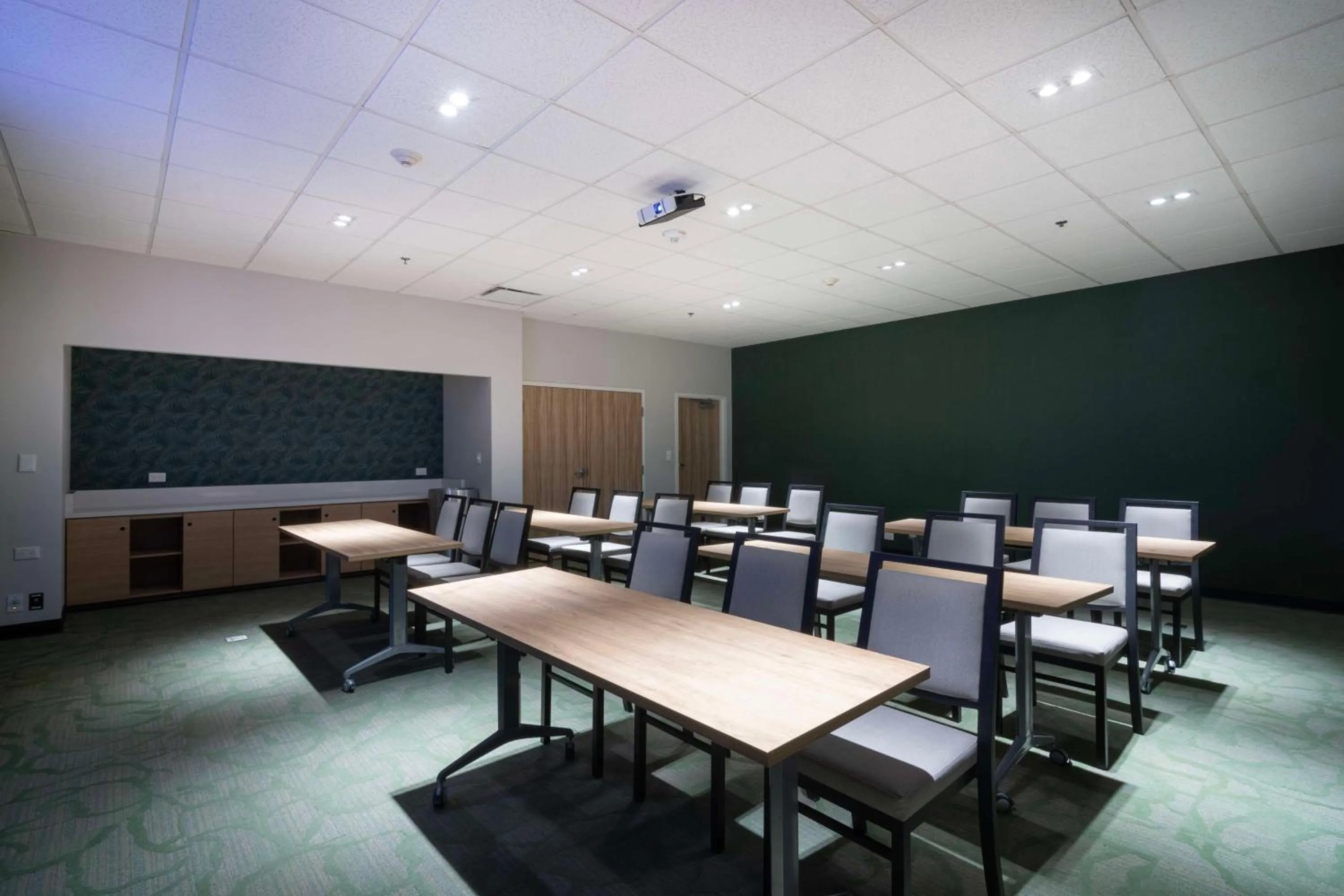 Meeting/conference room in Hampton by Hilton Saltillo Zona Aeropuerto