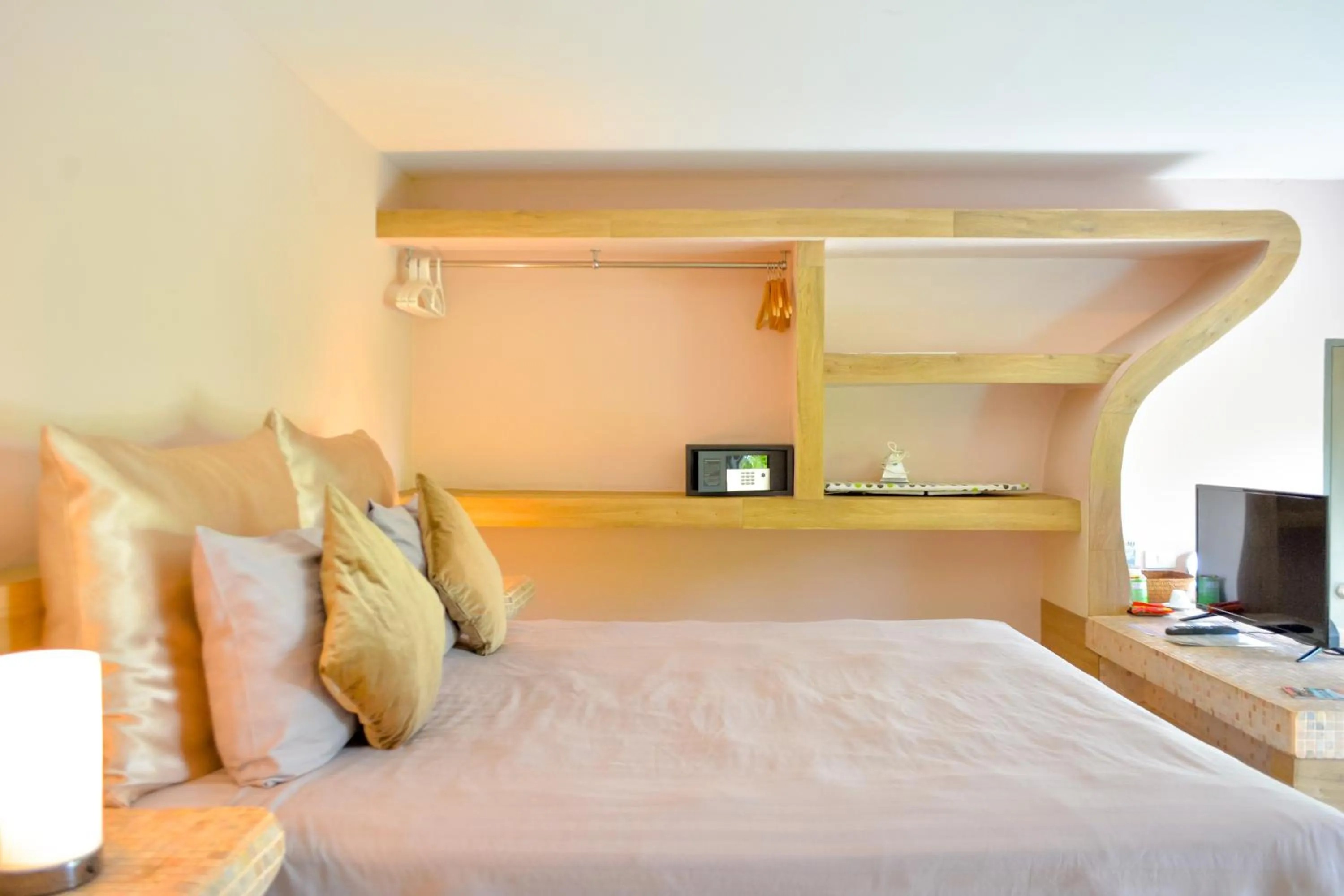 Bed in Le Divine Comedie Beach Resort